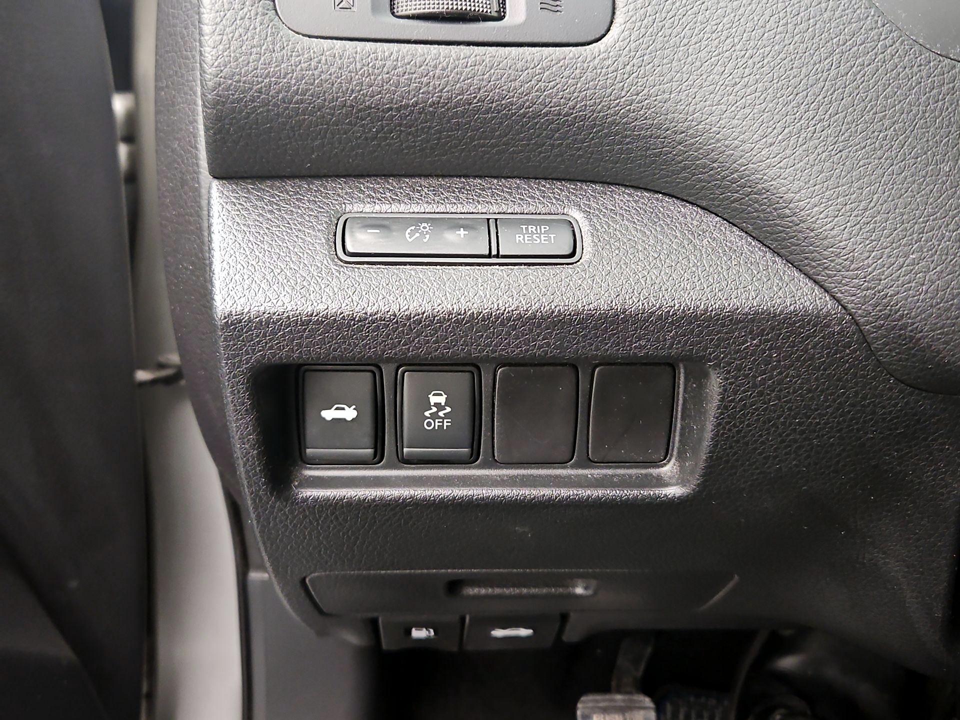 Thumbnail: 2016 Nissan Altima - 13