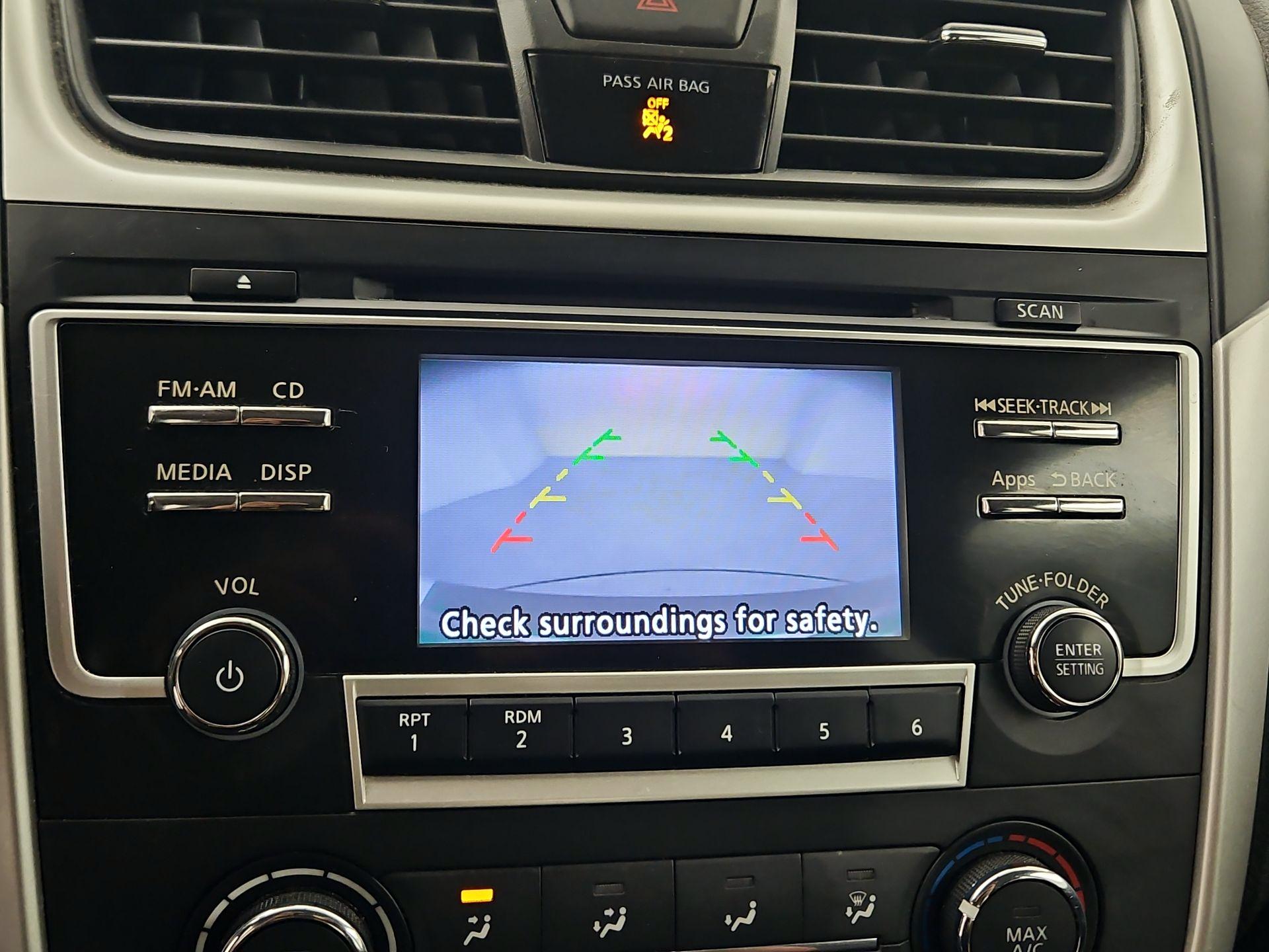 Thumbnail: 2016 Nissan Altima - 14