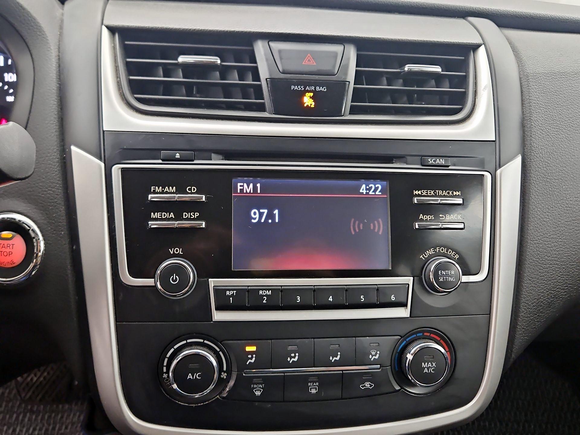 Thumbnail: 2016 Nissan Altima - 15