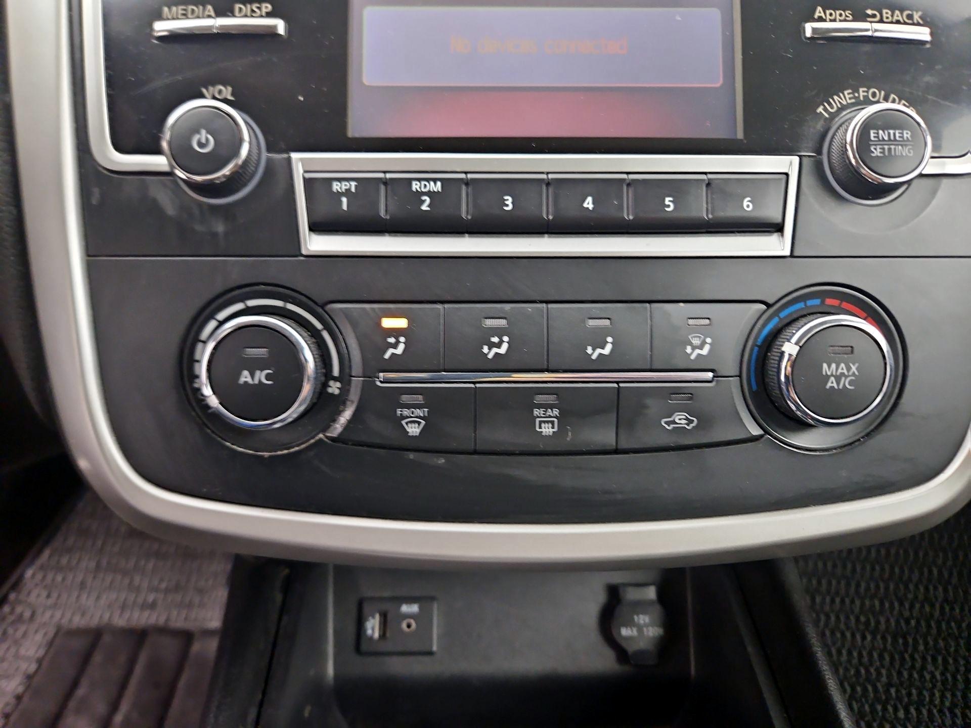 Thumbnail: 2016 Nissan Altima - 16