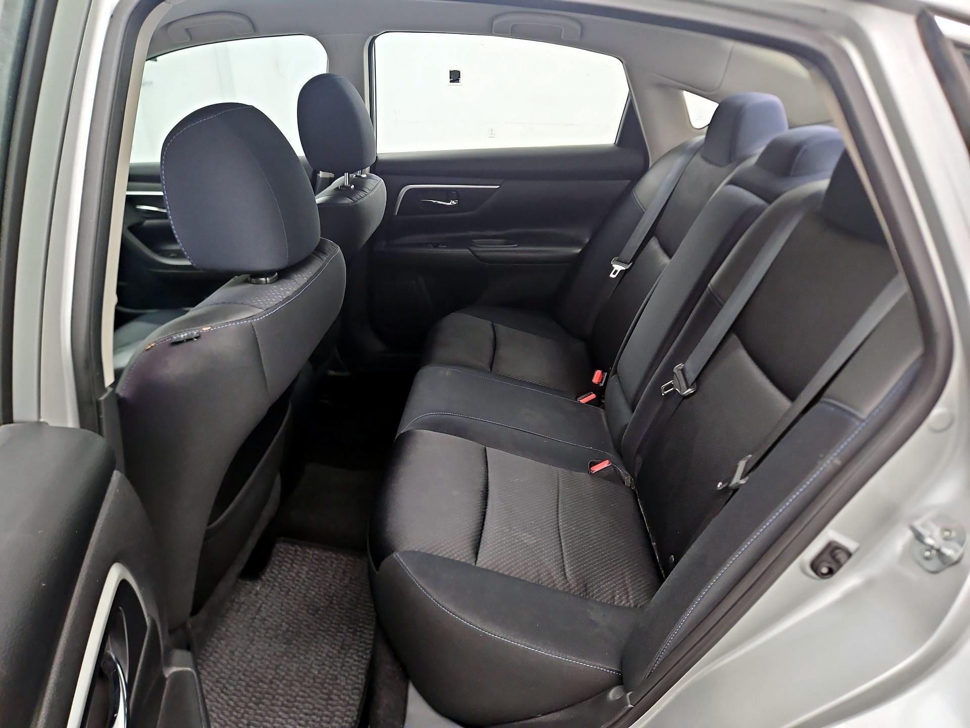 Thumbnail: 2016 Nissan Altima - 19