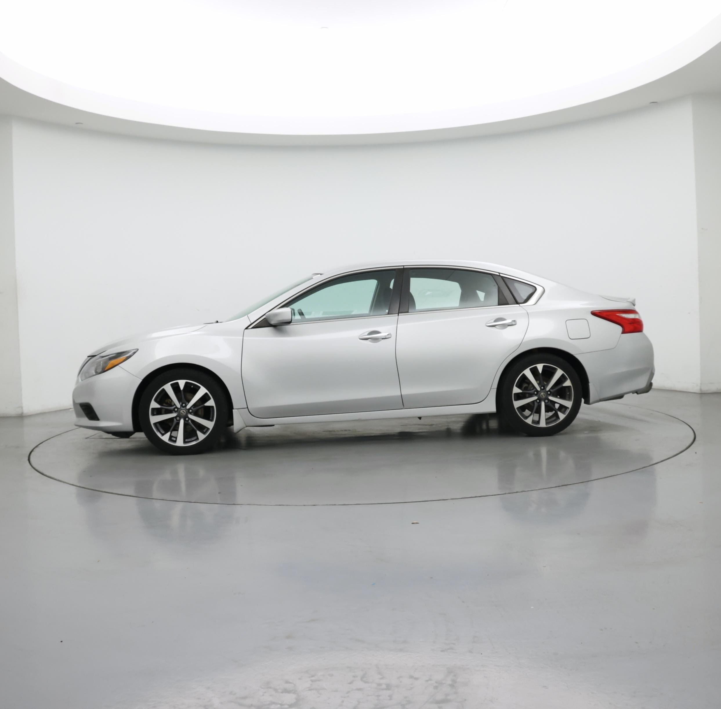 Thumbnail: 2016 Nissan Altima - 3