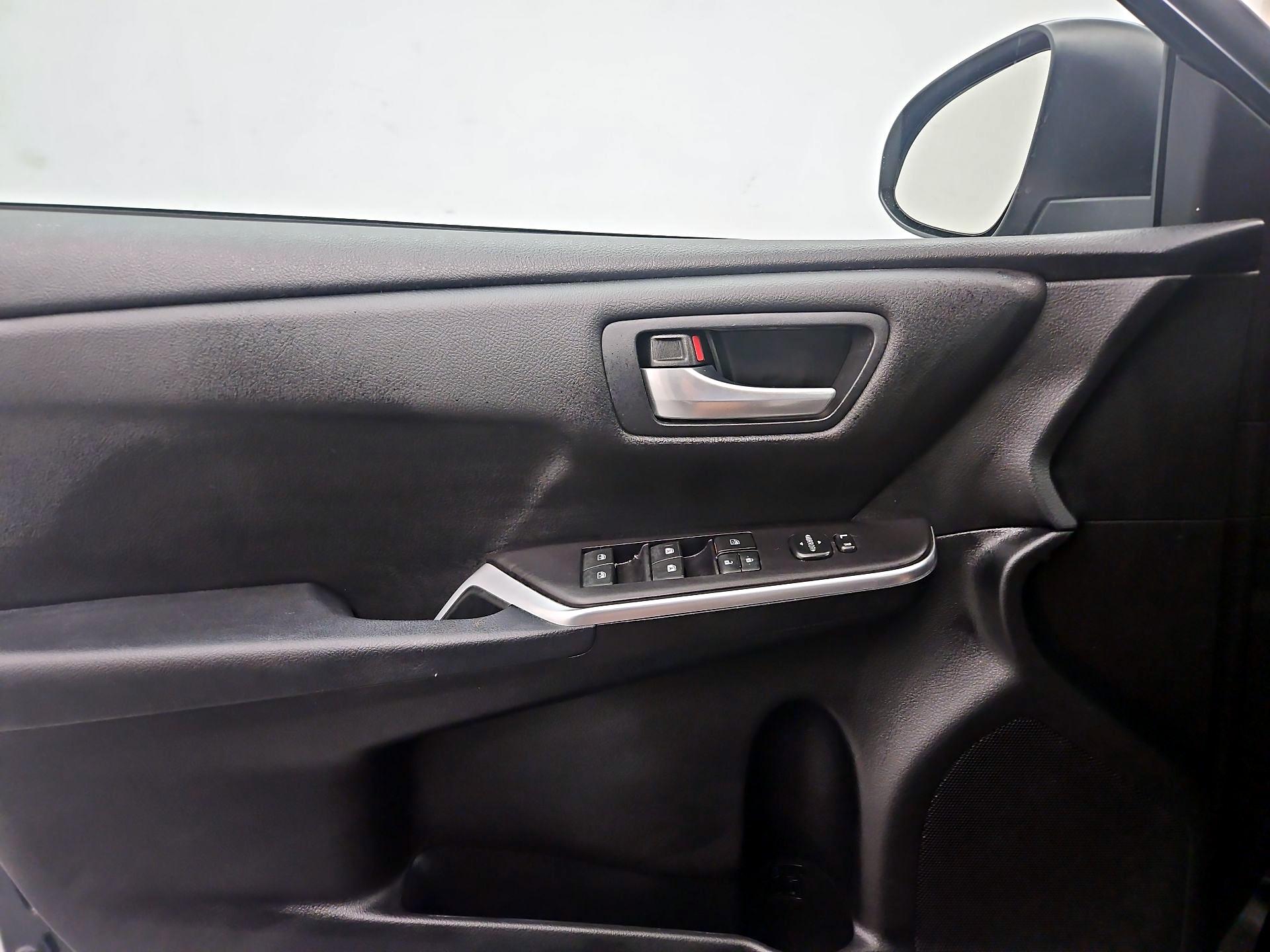 Thumbnail: 2017 Toyota Camry - 12