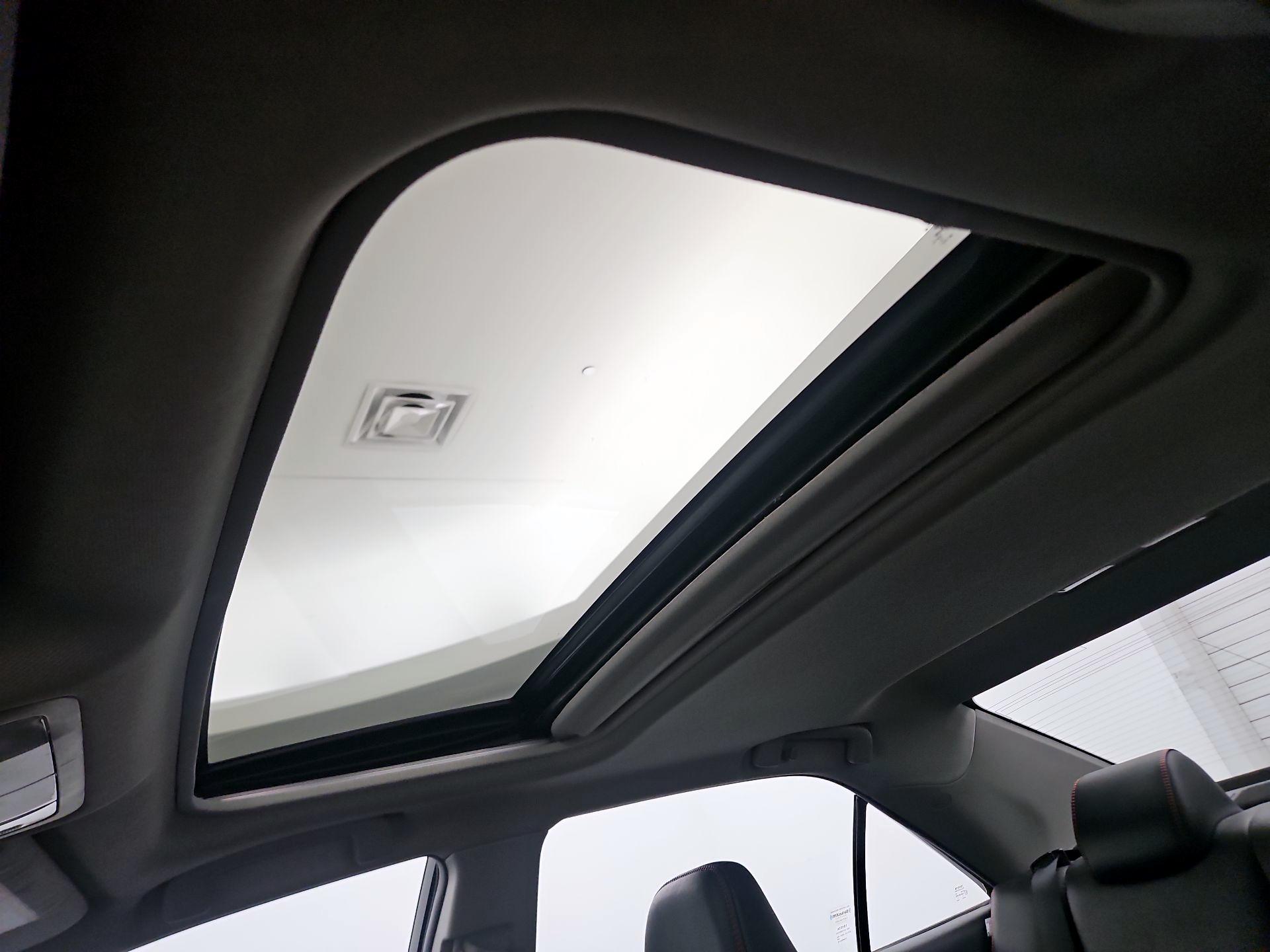 Thumbnail: 2017 Toyota Camry - 18