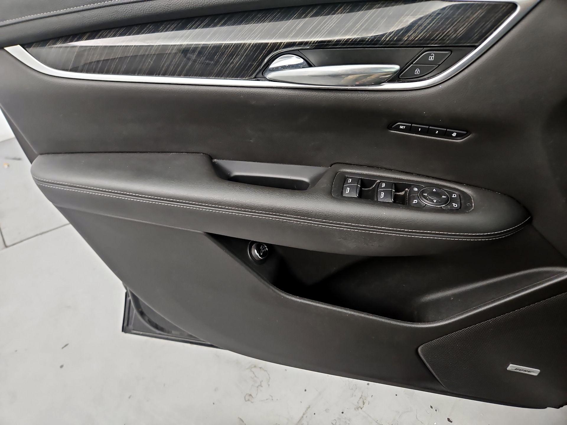 Thumbnail: 2022 Cadillac XT6 - 12