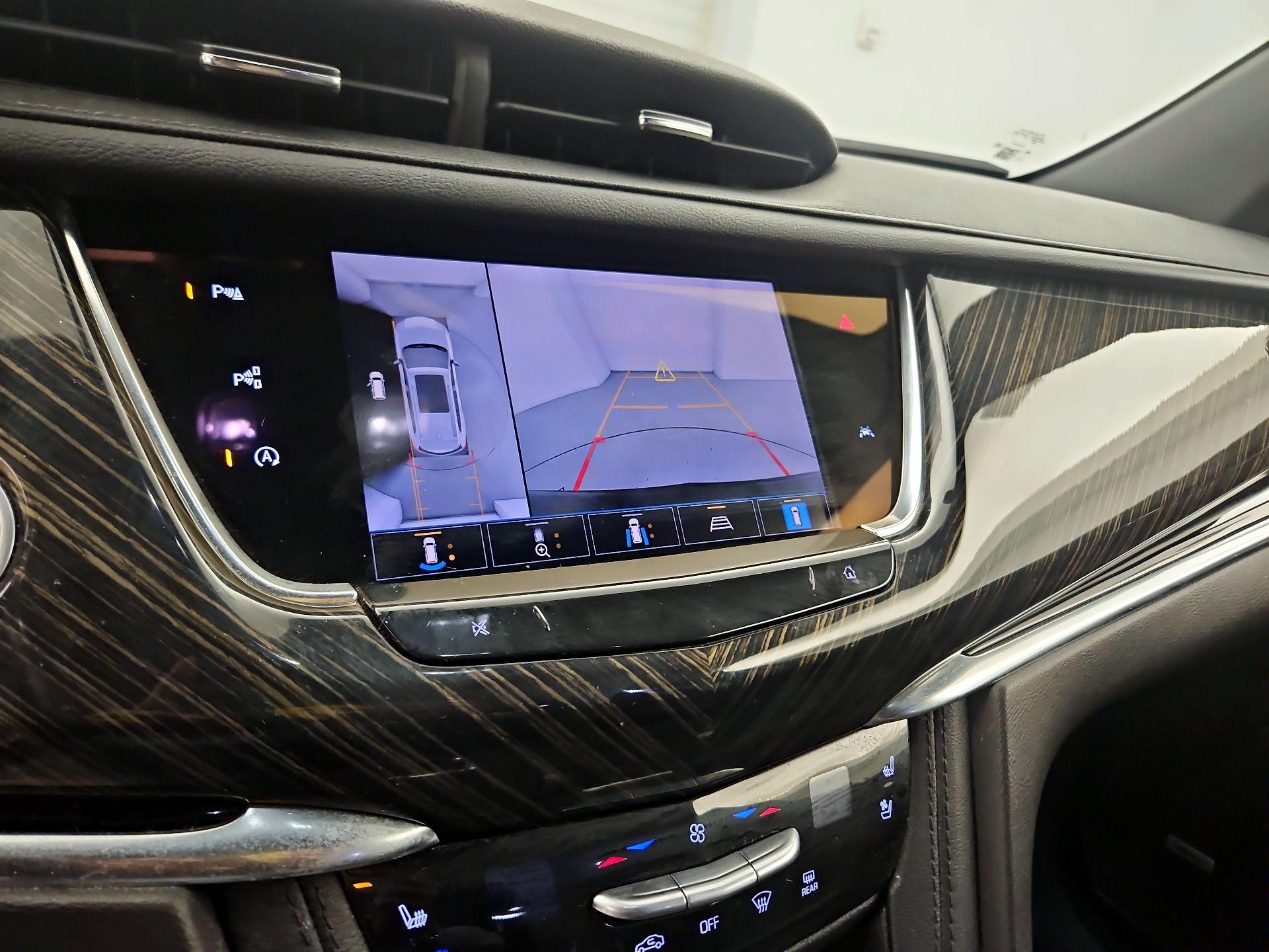 Thumbnail: 2022 Cadillac XT6 - 14