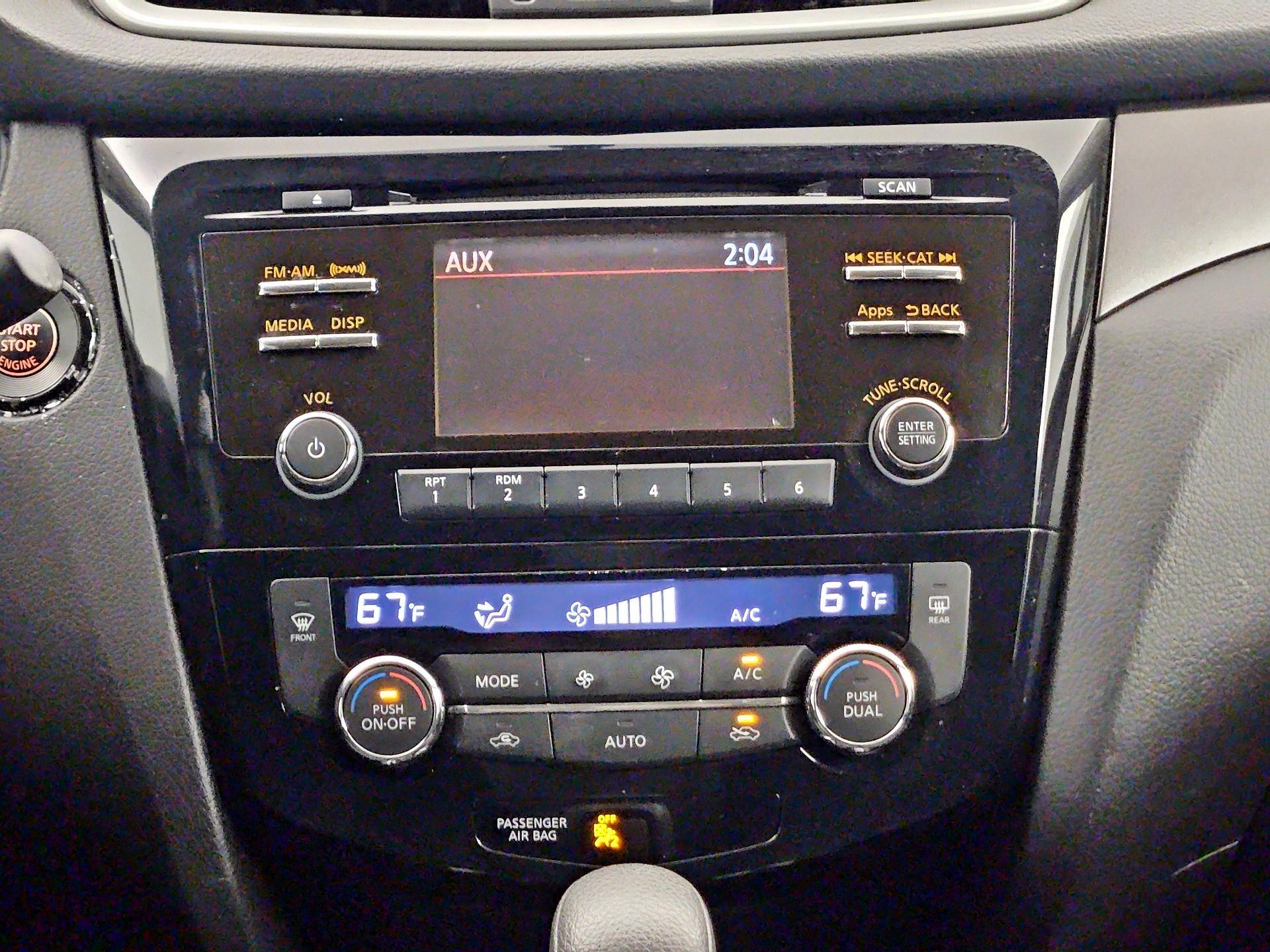 Thumbnail: 2016 Nissan Rogue - 16