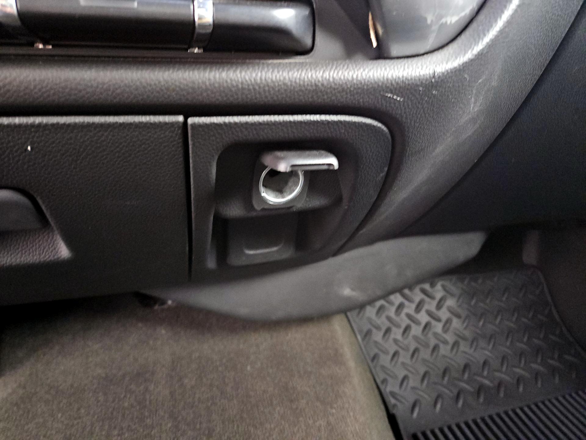 Thumbnail: 2015 Chevrolet Silverado 1500 - 18