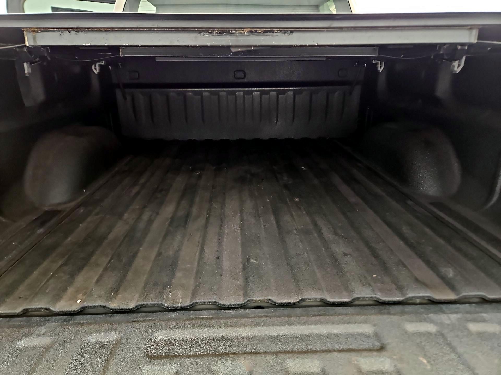 Thumbnail: 2015 Chevrolet Silverado 1500 - 20