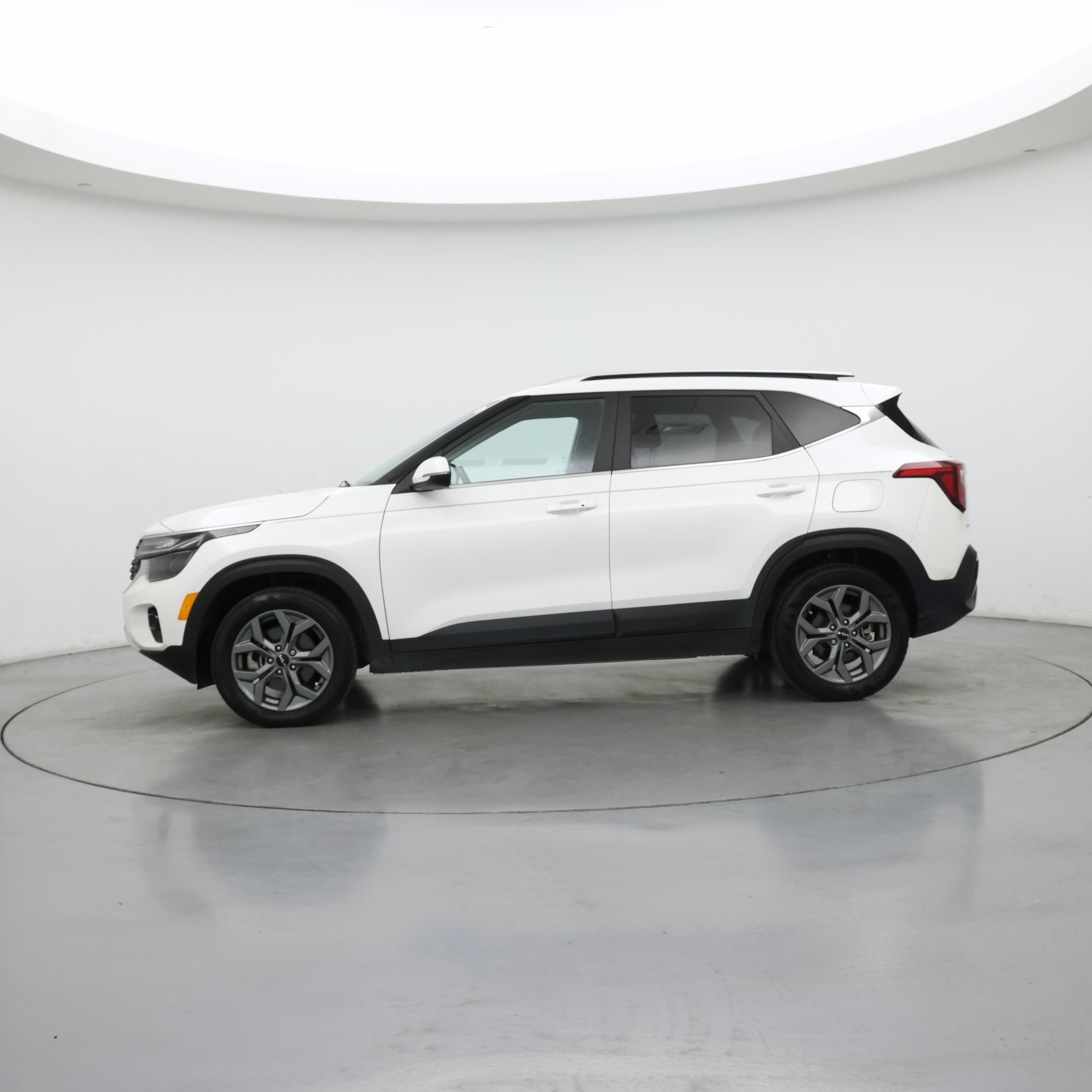 Thumbnail: 2024 Kia Seltos - 3