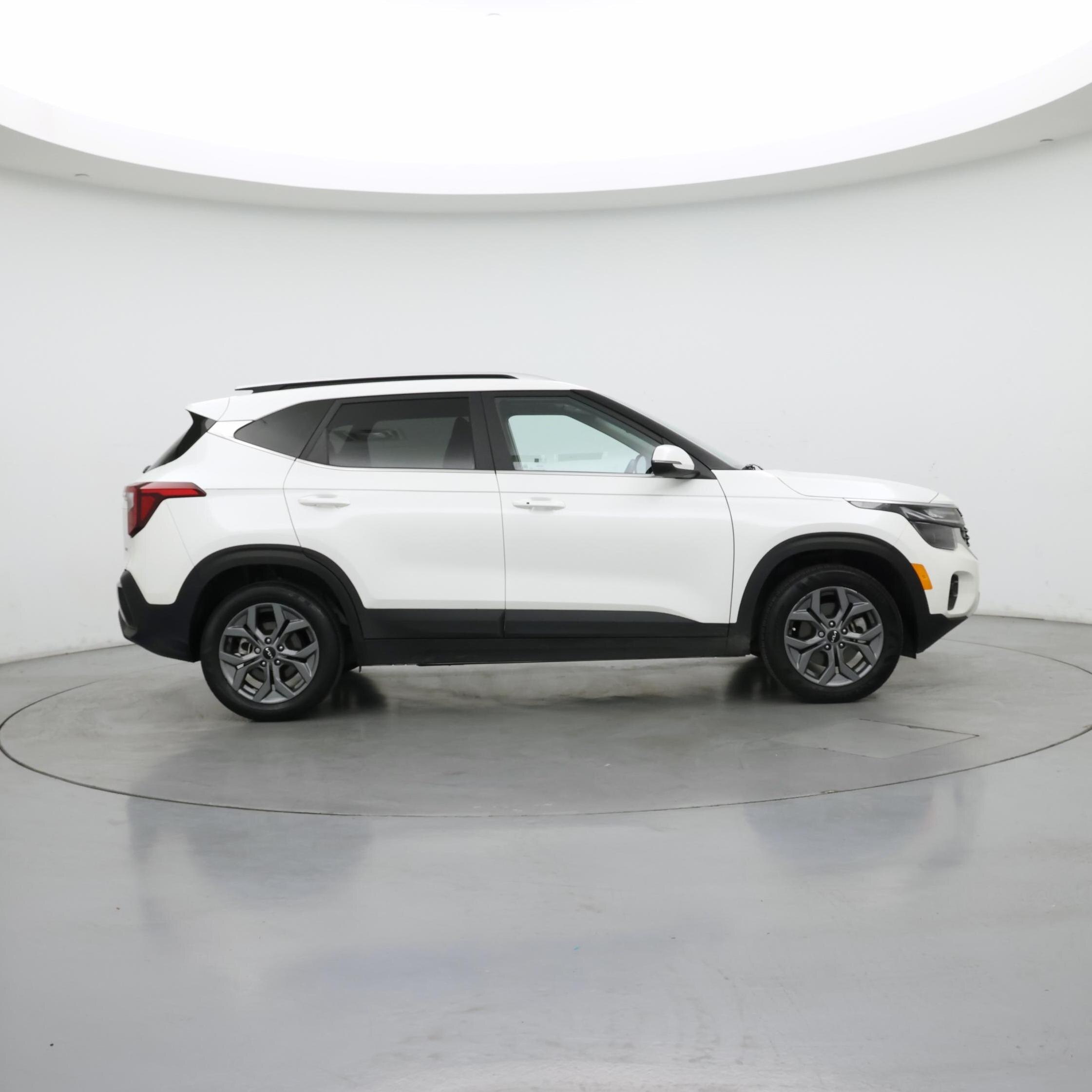 Thumbnail: 2024 Kia Seltos - 7