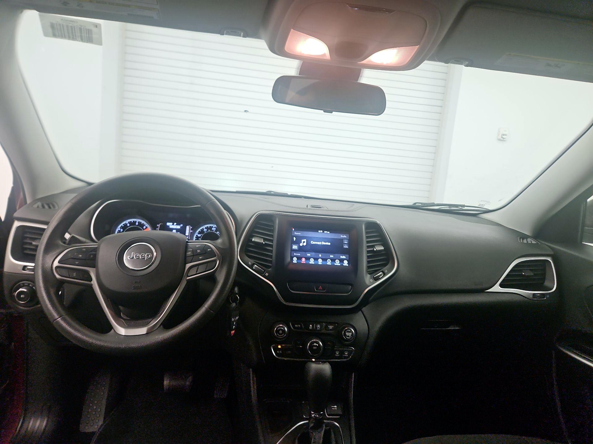 Thumbnail: 2019 Jeep Cherokee - 9