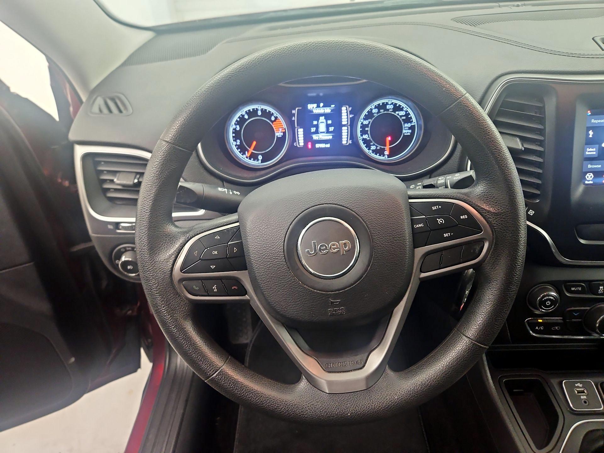 Thumbnail: 2019 Jeep Cherokee - 10