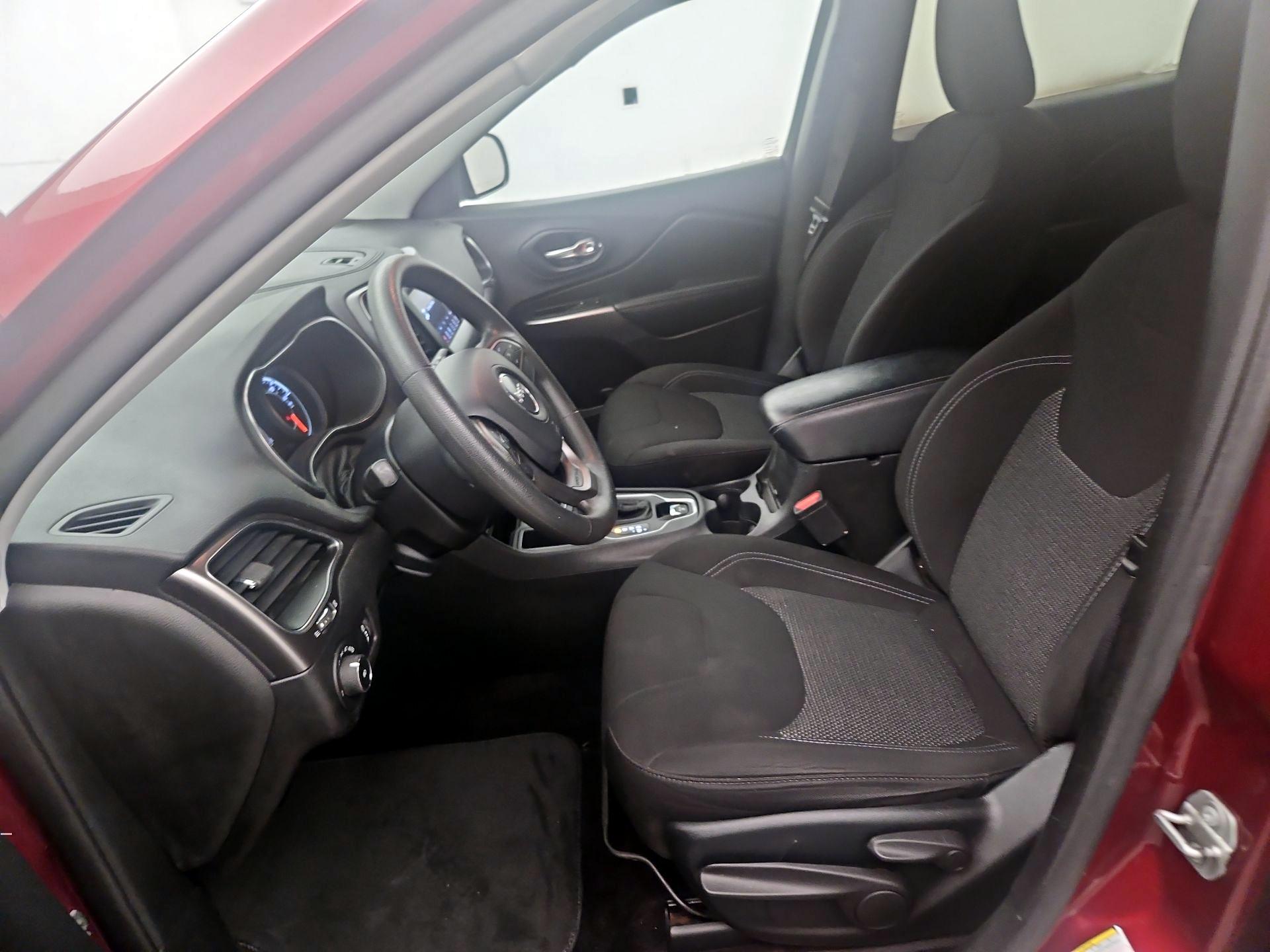 Thumbnail: 2019 Jeep Cherokee - 11