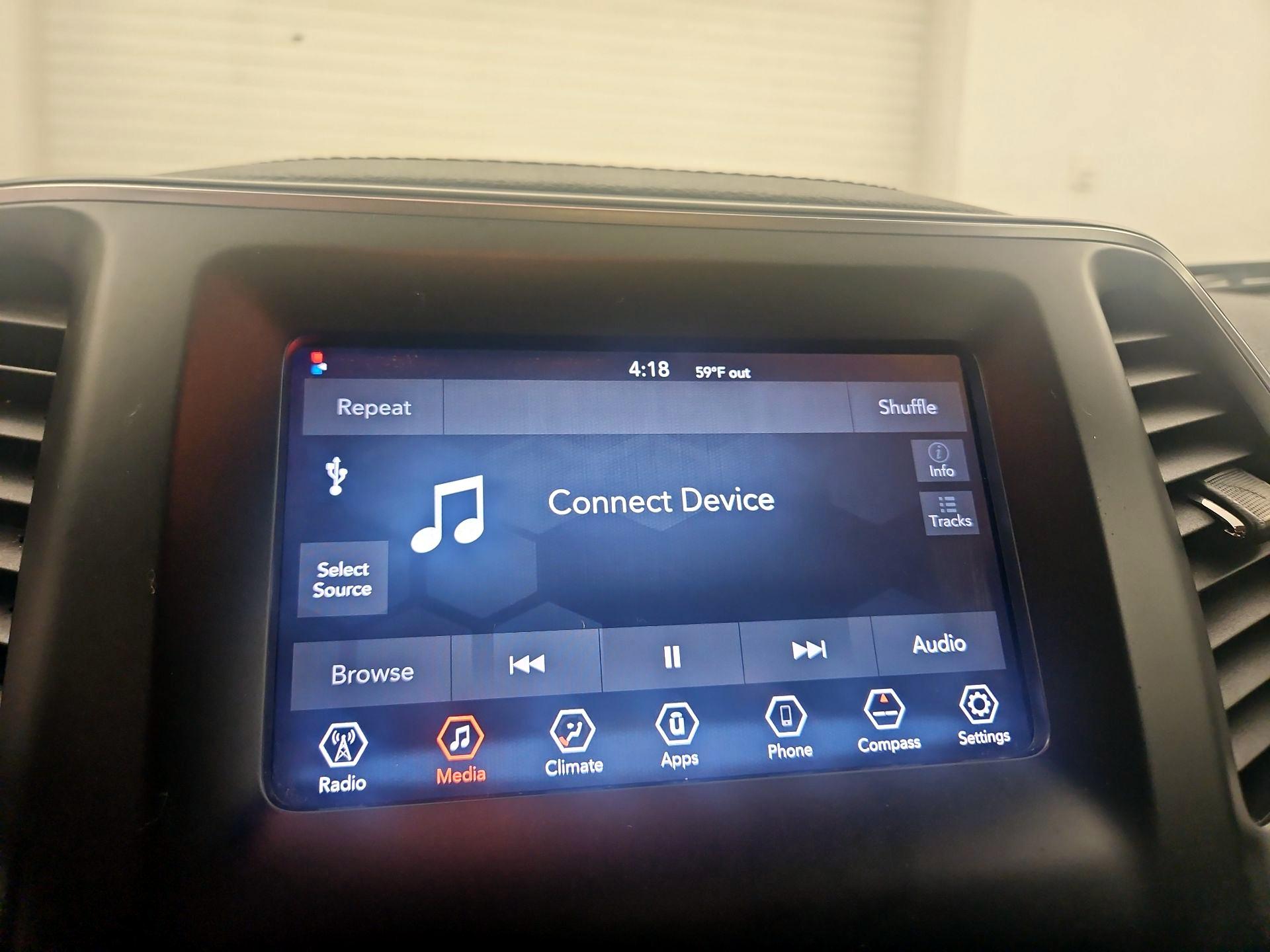 Thumbnail: 2019 Jeep Cherokee - 13