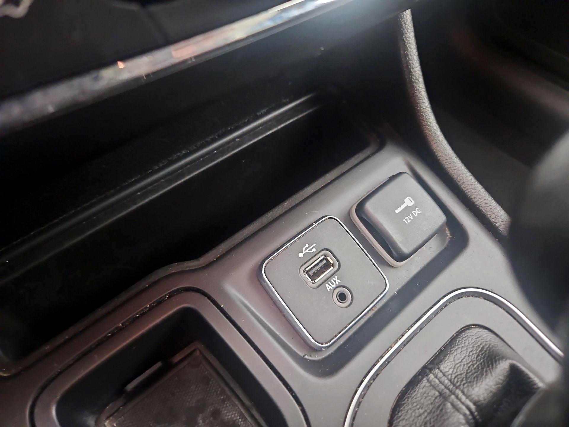 Thumbnail: 2019 Jeep Cherokee - 16