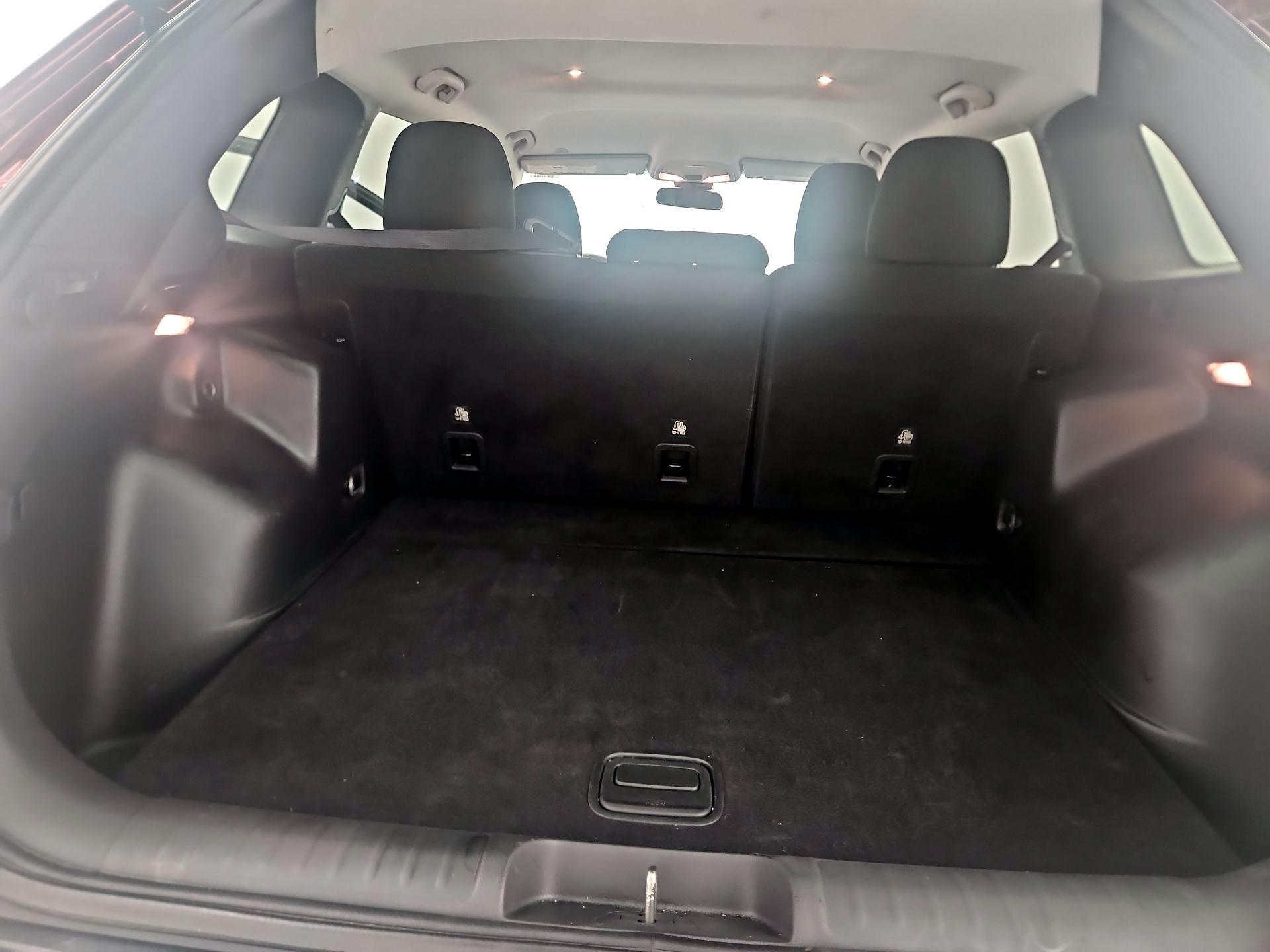 Thumbnail: 2019 Jeep Cherokee - 18