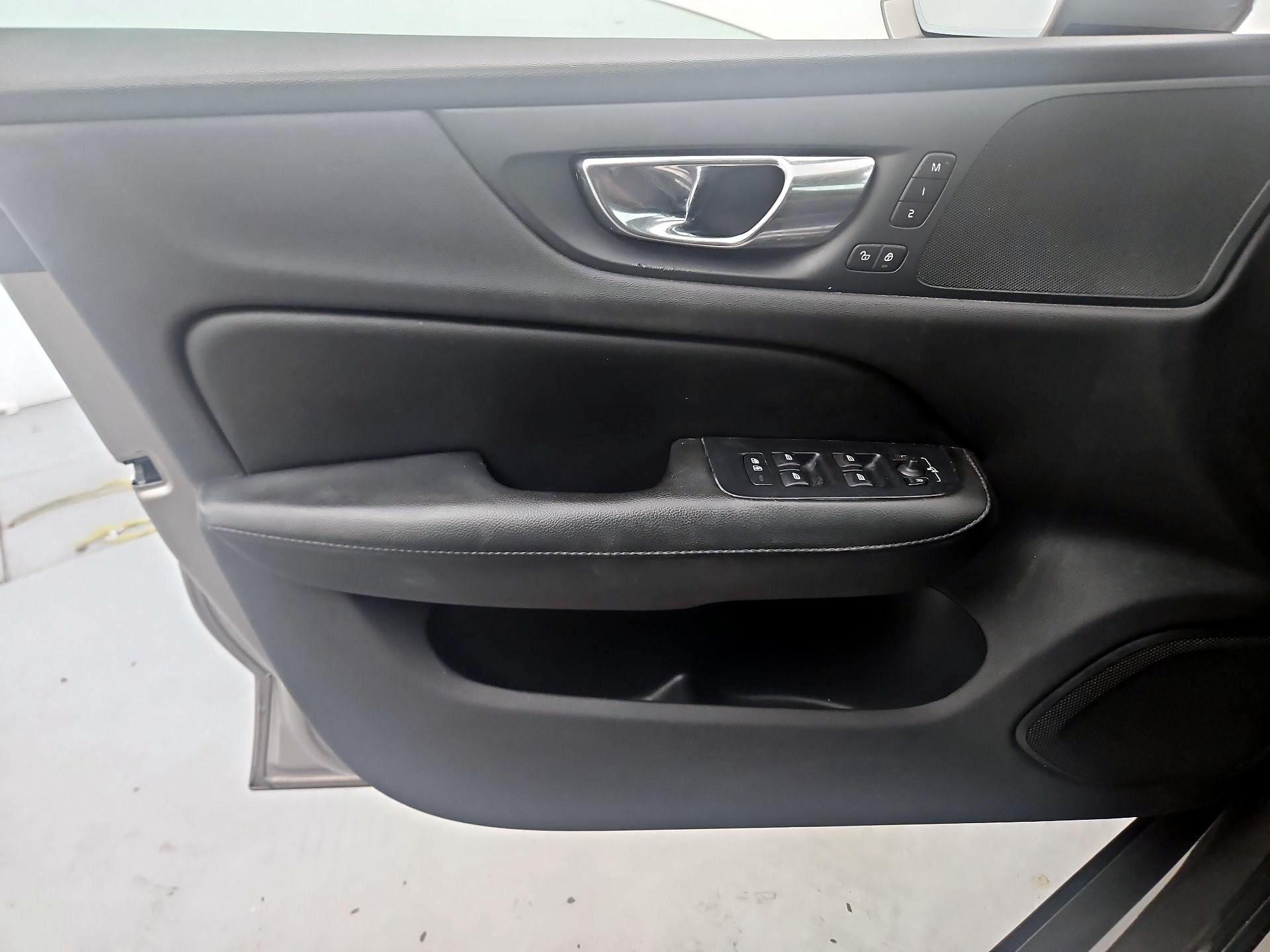 Thumbnail: 2019 Volvo S60 - 12