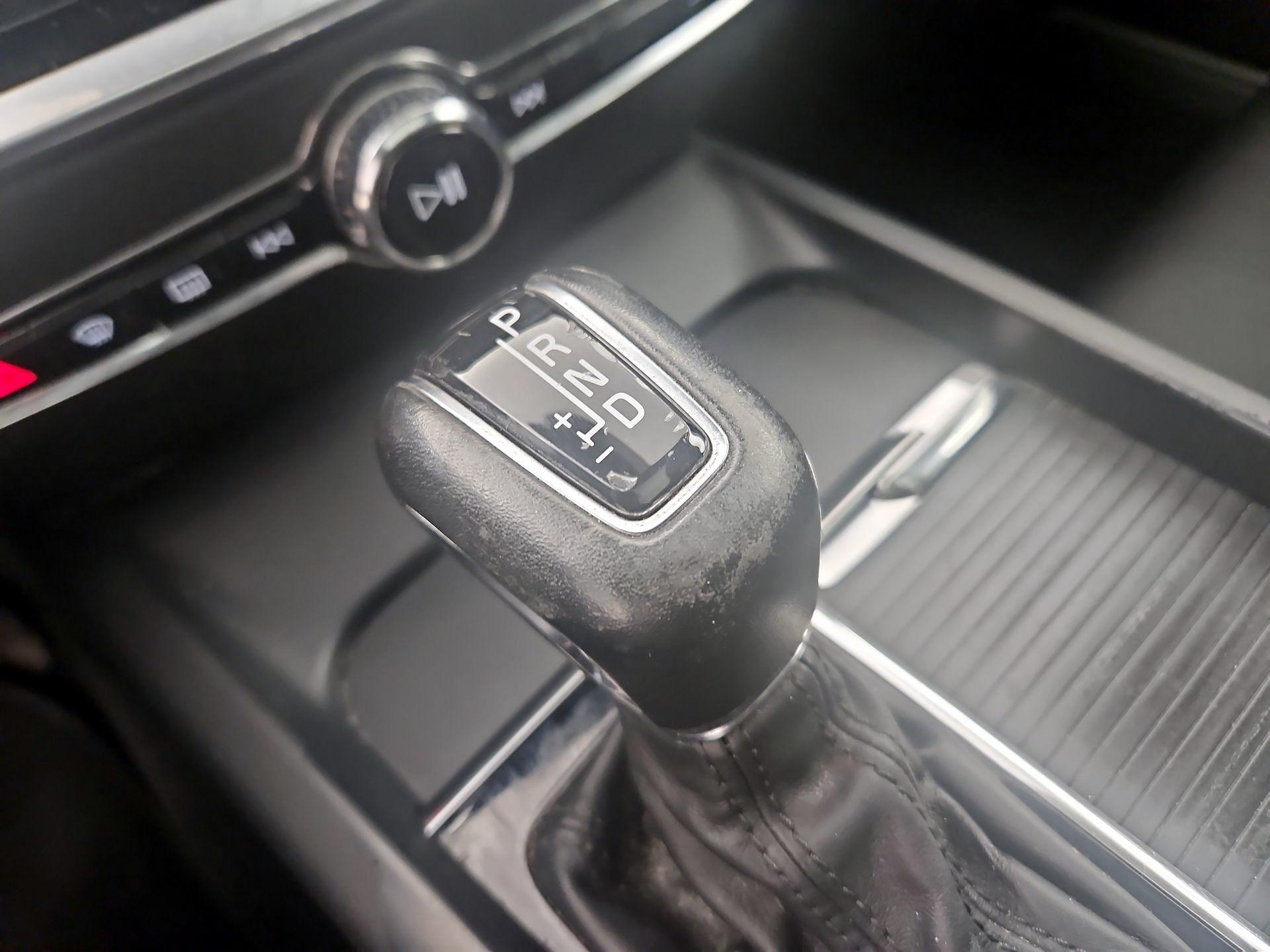 Thumbnail: 2019 Volvo S60 - 17