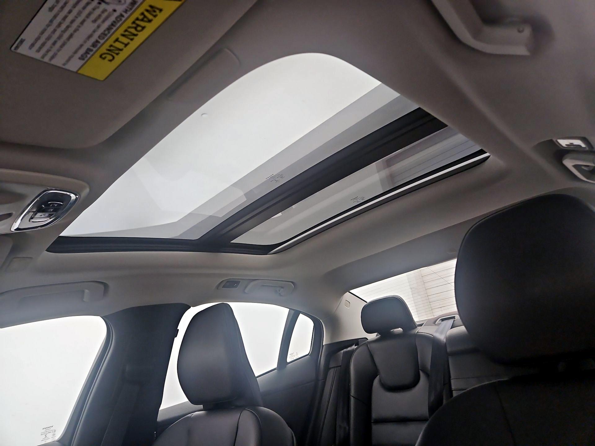 Thumbnail: 2019 Volvo S60 - 18