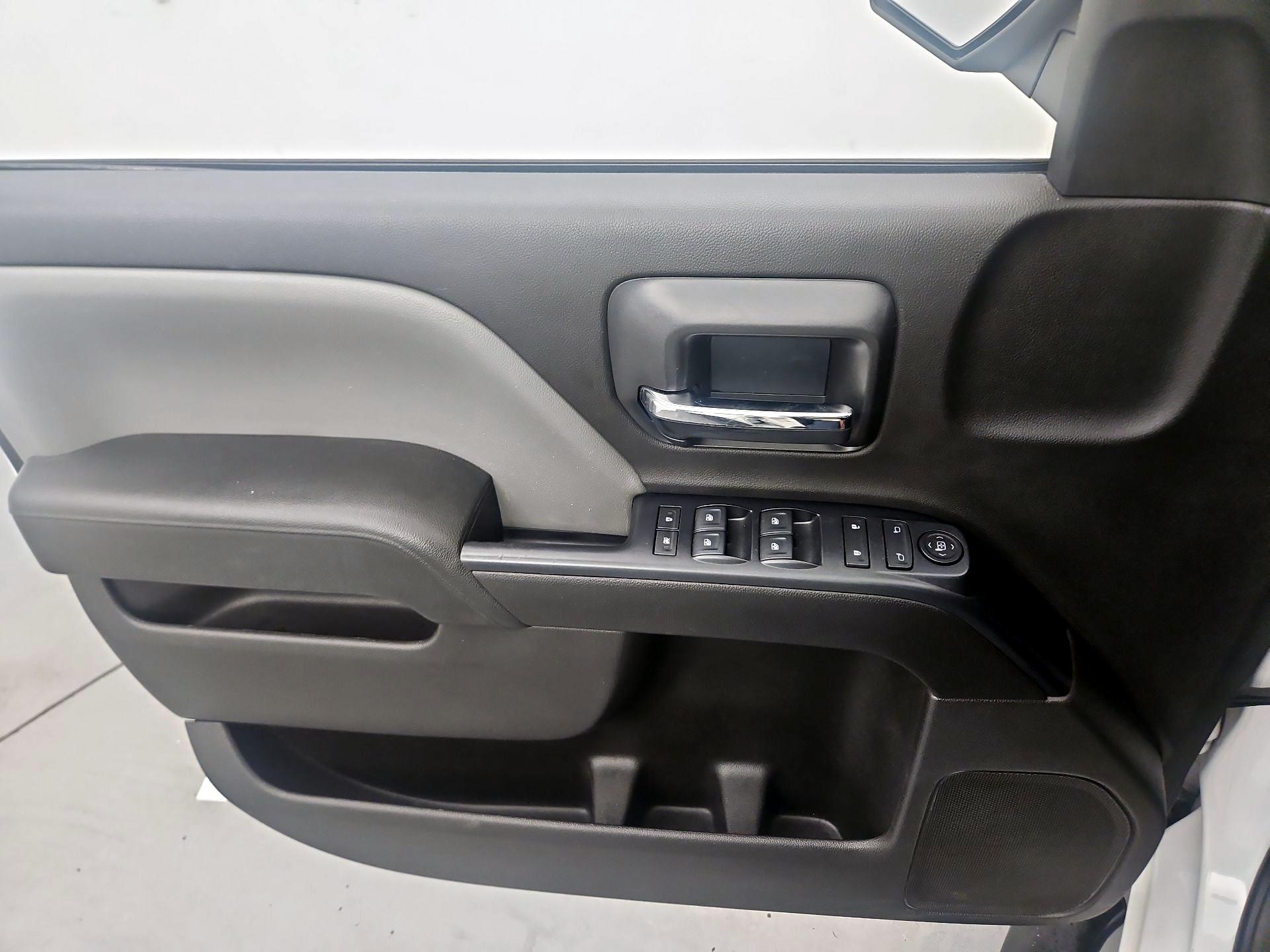 Thumbnail: 2018 Chevrolet Silverado 1500 - 12