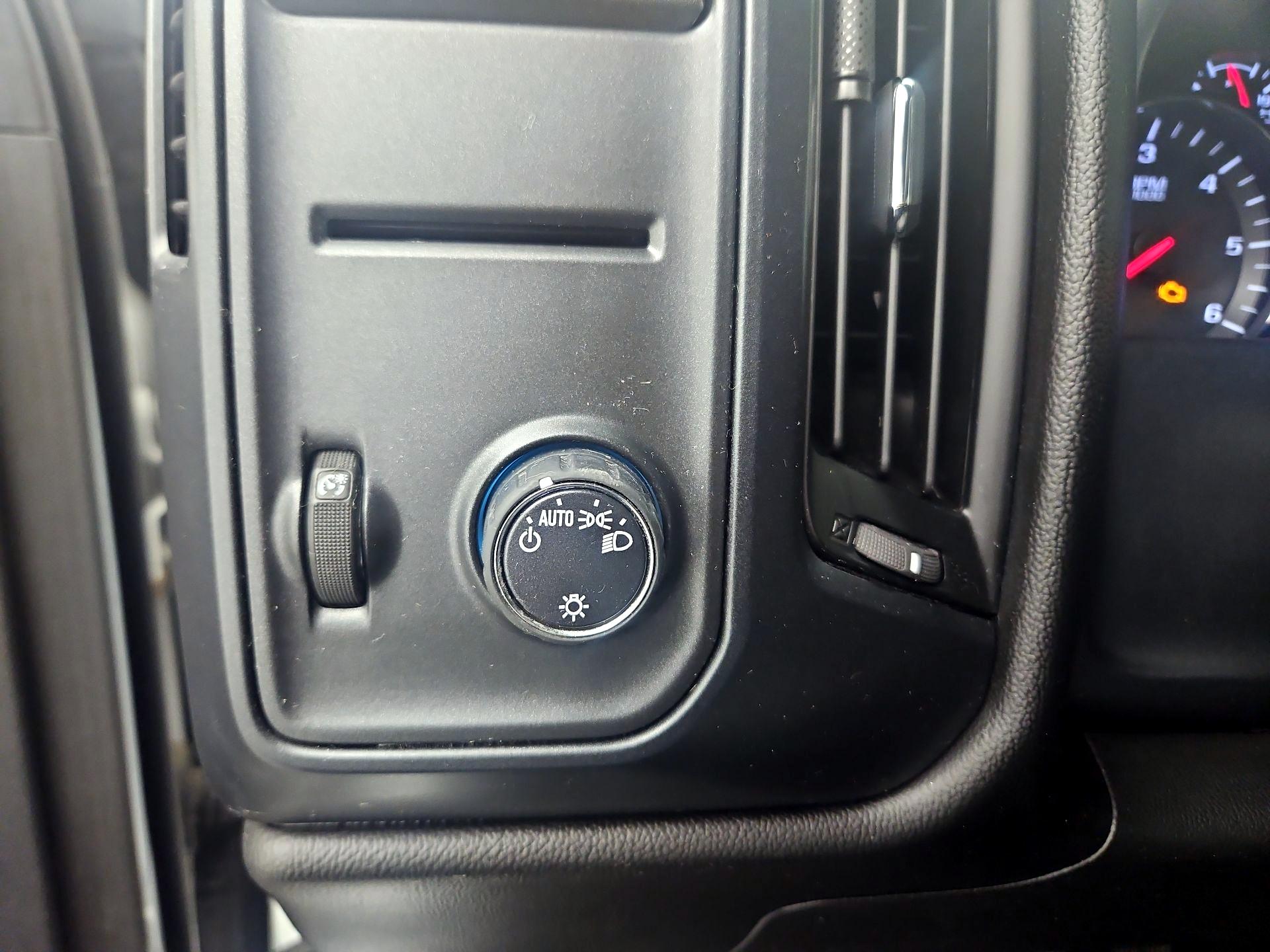 Thumbnail: 2018 Chevrolet Silverado 1500 - 13