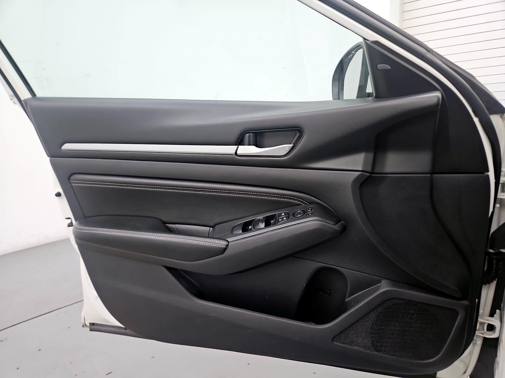 Thumbnail: 2019 Nissan Altima - 12