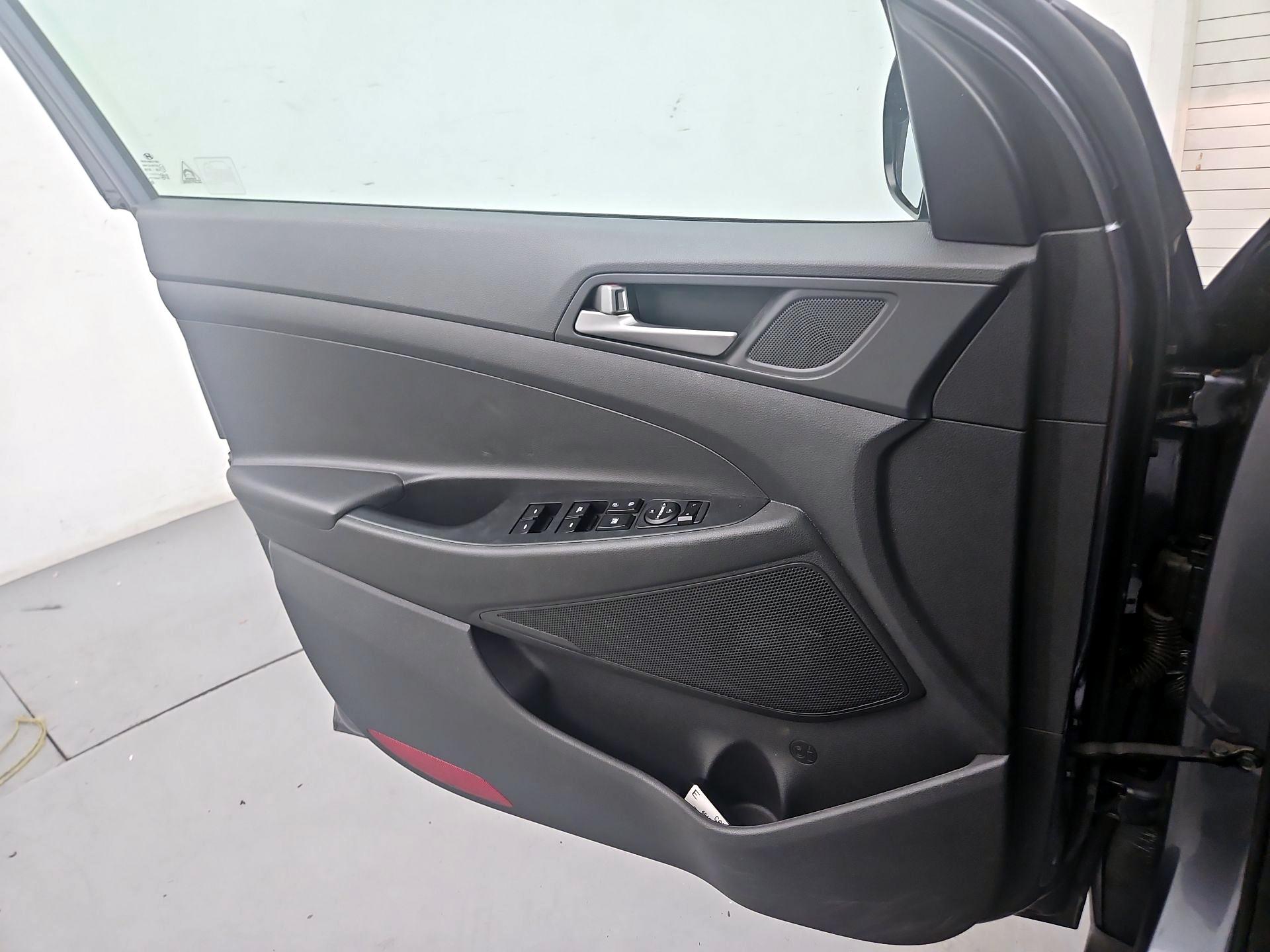 Thumbnail: 2018 Hyundai Tucson - 12