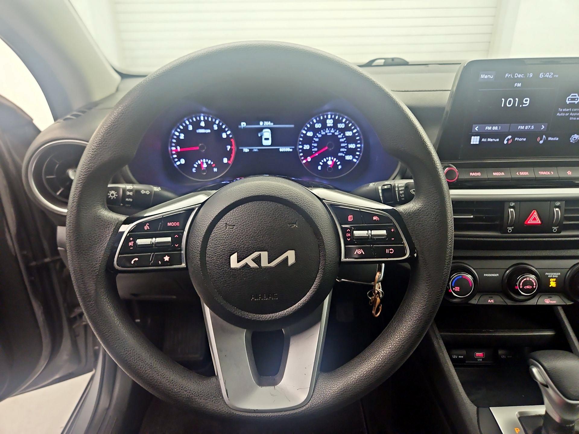 Thumbnail: 2022 Kia Forte - 10