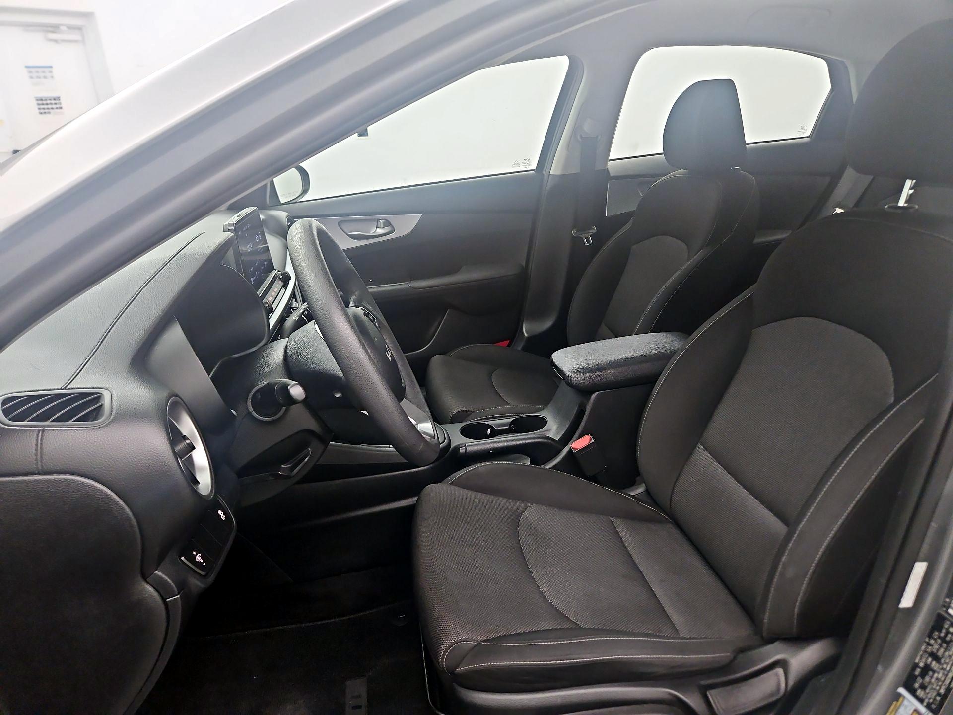 Thumbnail: 2022 Kia Forte - 11