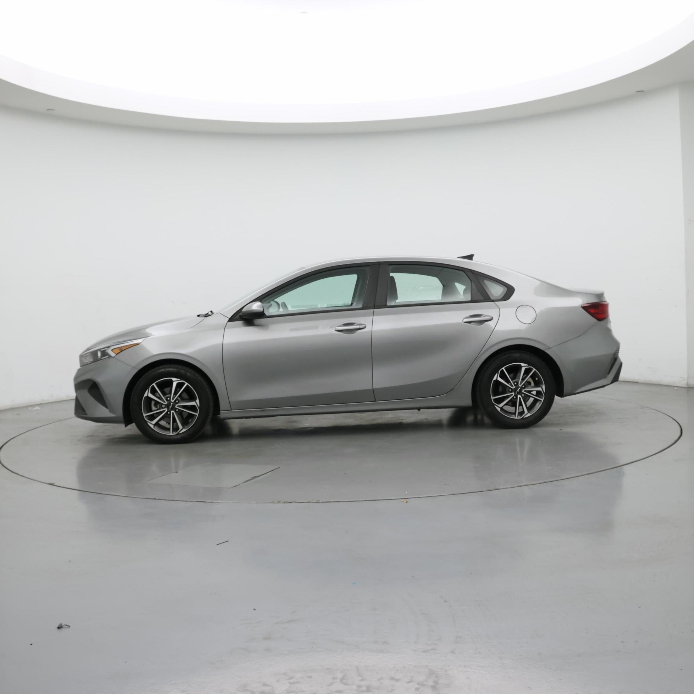 Thumbnail: 2022 Kia Forte - 3