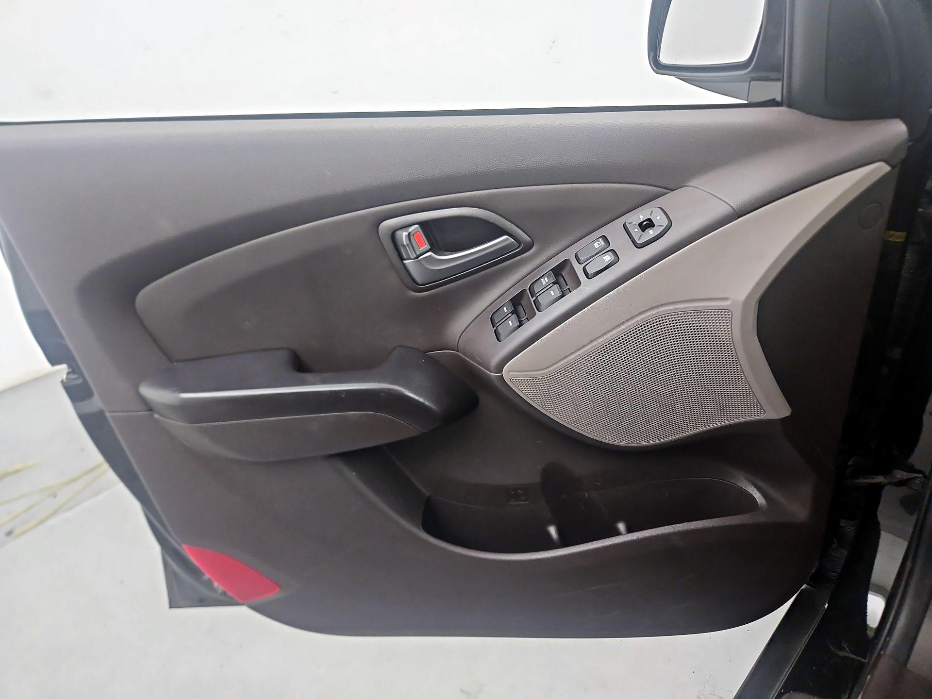 Thumbnail: 2015 Hyundai Tucson - 12