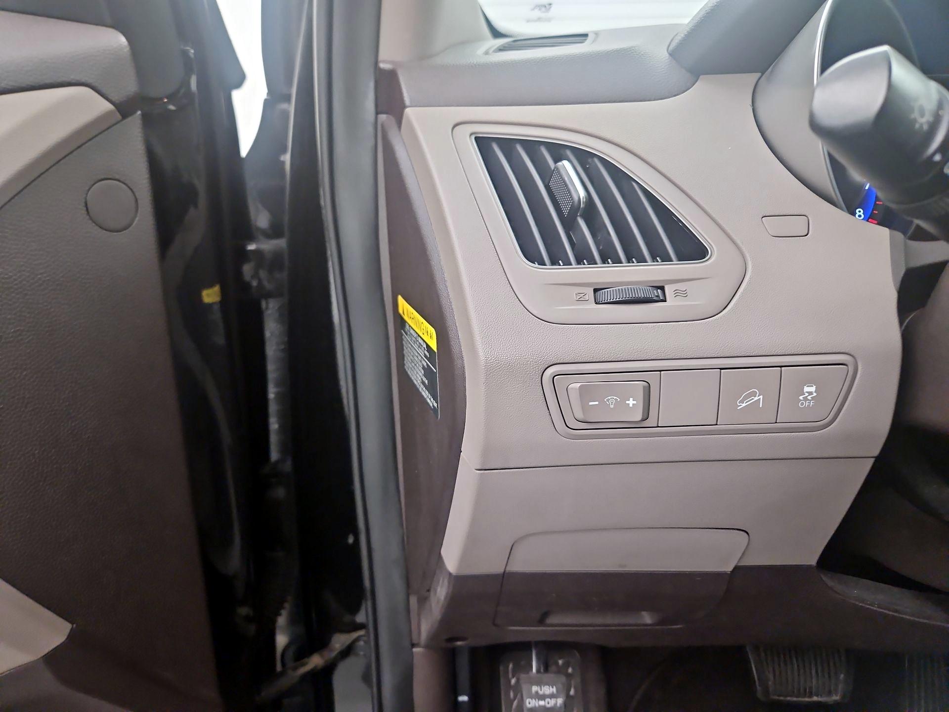 Thumbnail: 2015 Hyundai Tucson - 13