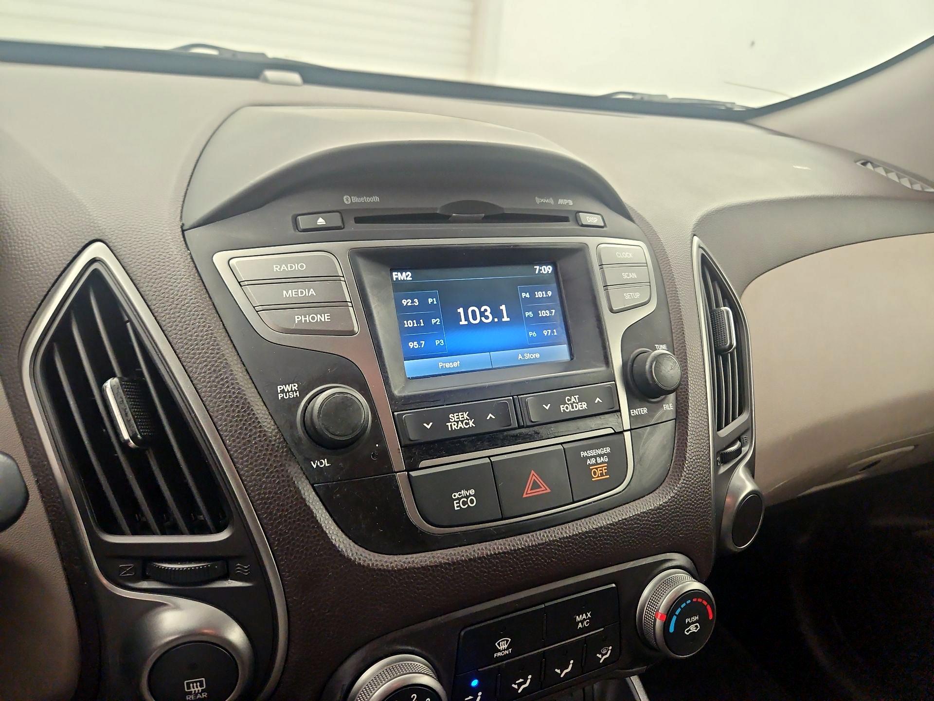 Thumbnail: 2015 Hyundai Tucson - 15