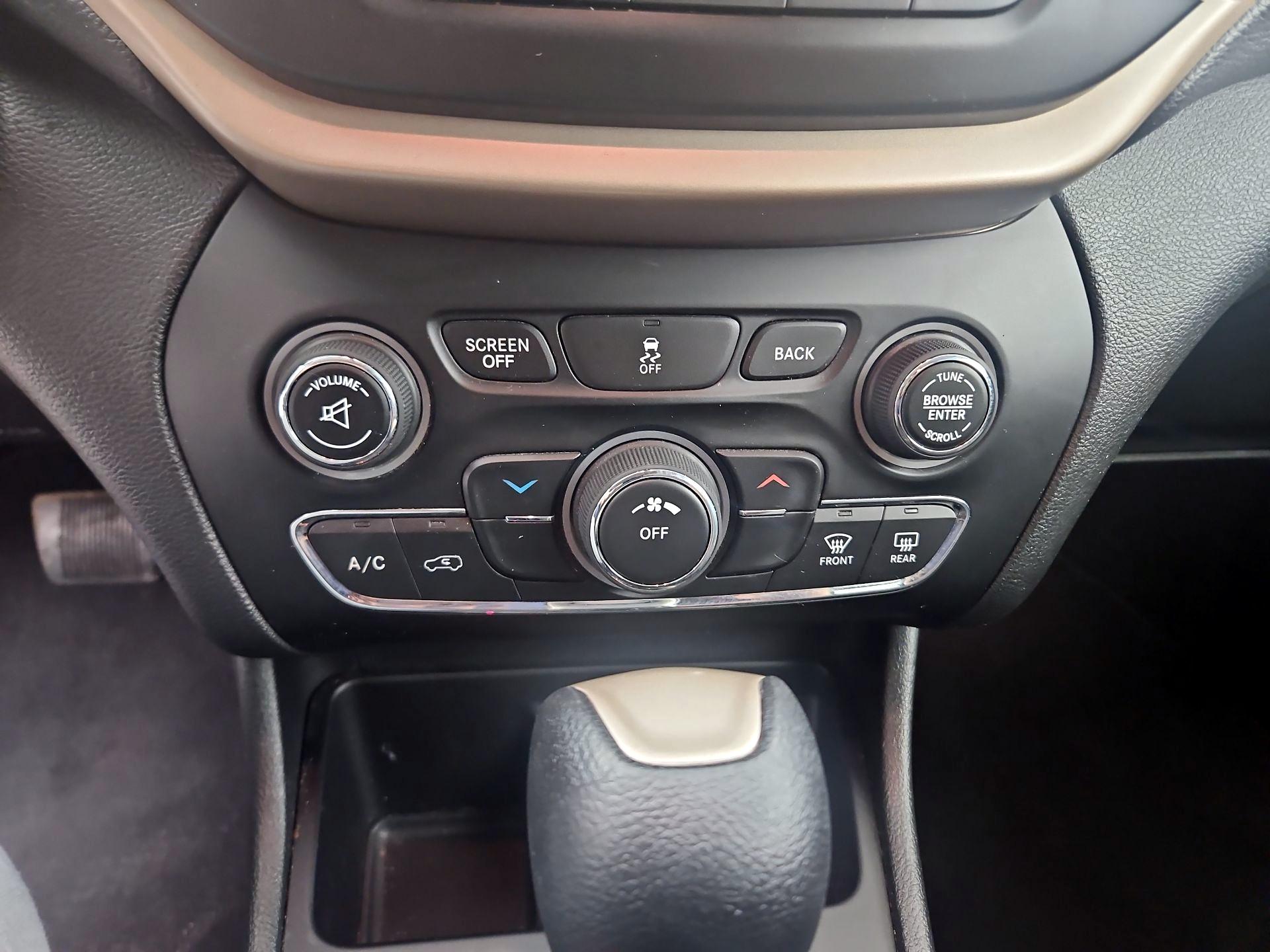 Thumbnail: 2014 Jeep Cherokee - 14