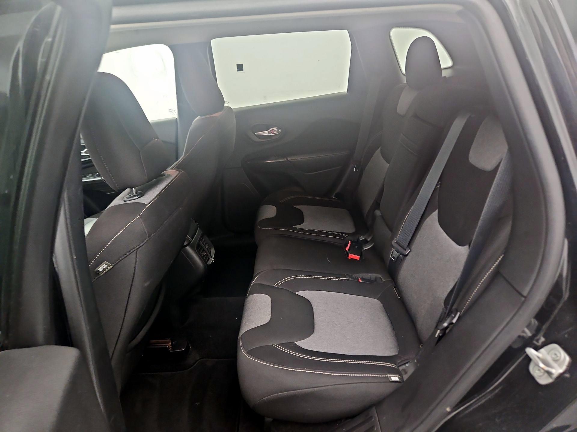 Thumbnail: 2014 Jeep Cherokee - 17