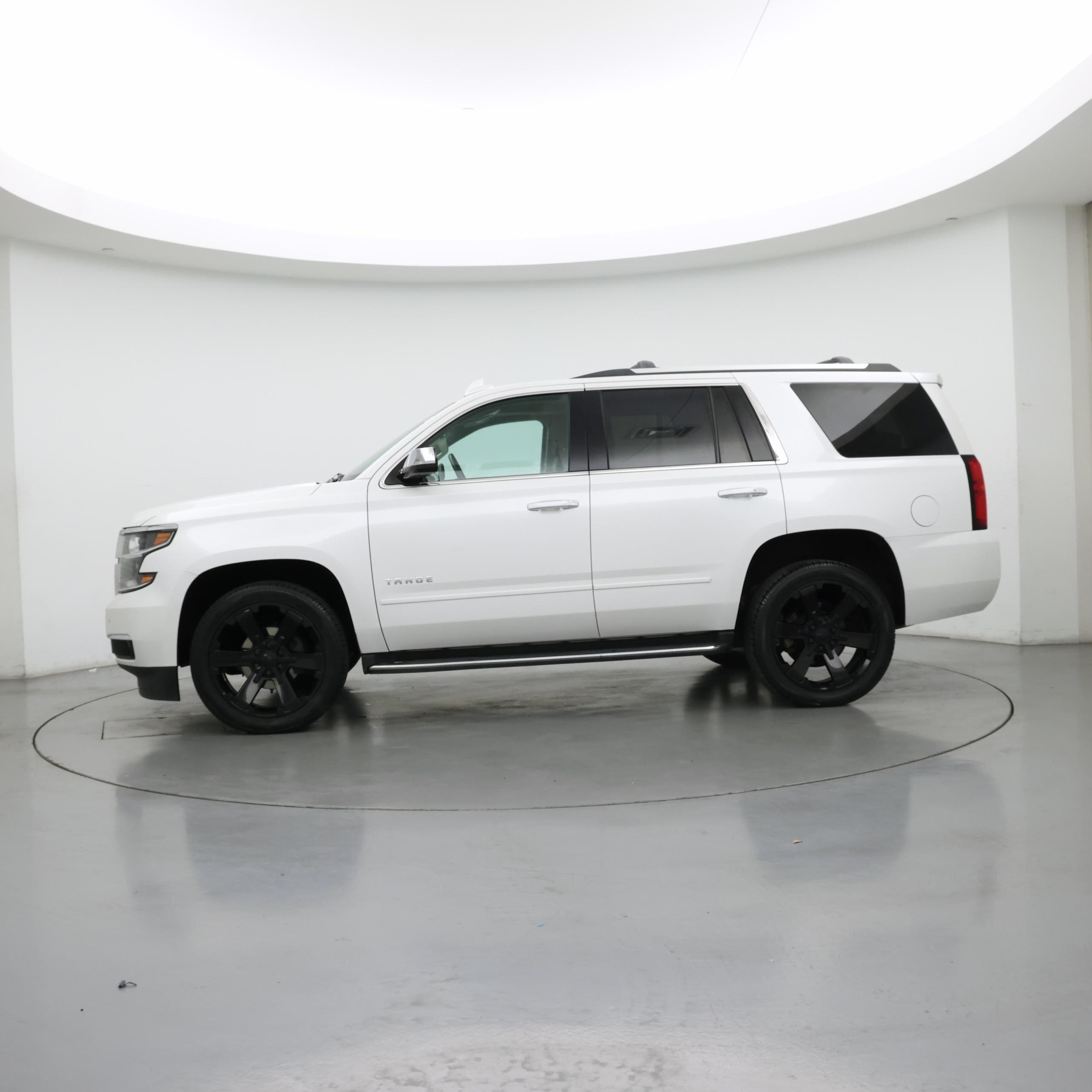 Thumbnail: 2020 Chevrolet Tahoe - 3