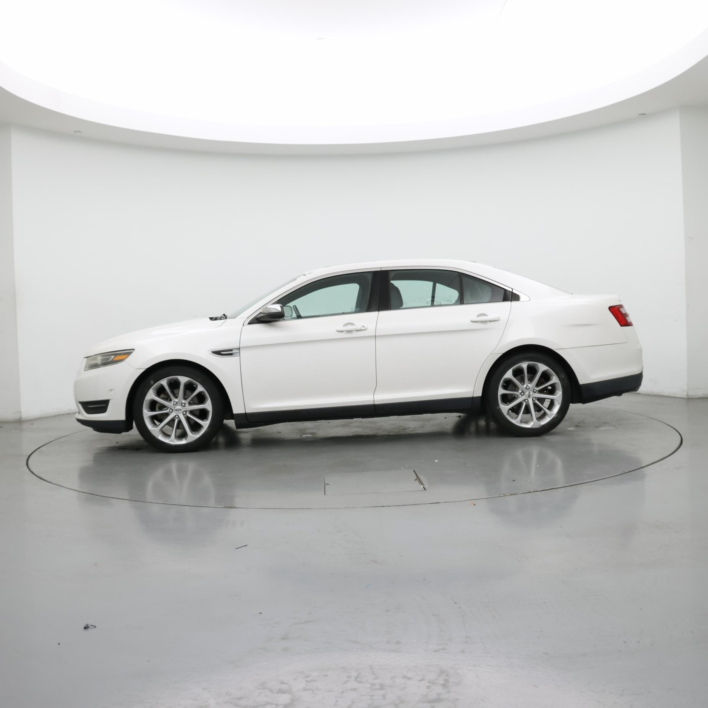 Thumbnail: 2015 Ford Taurus - 3