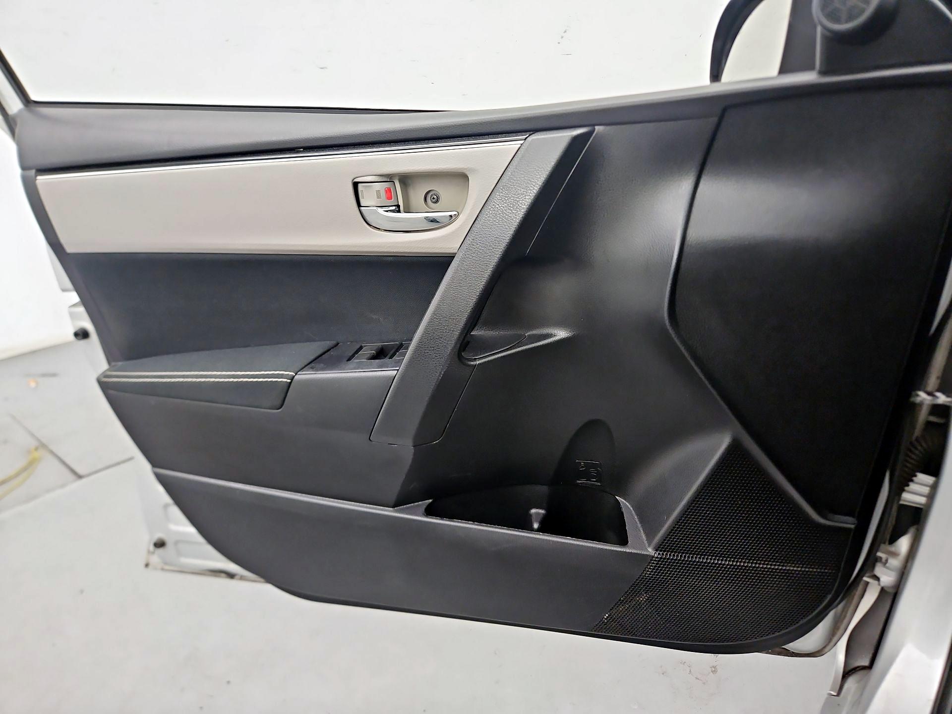 Thumbnail: 2017 Toyota Corolla - 12