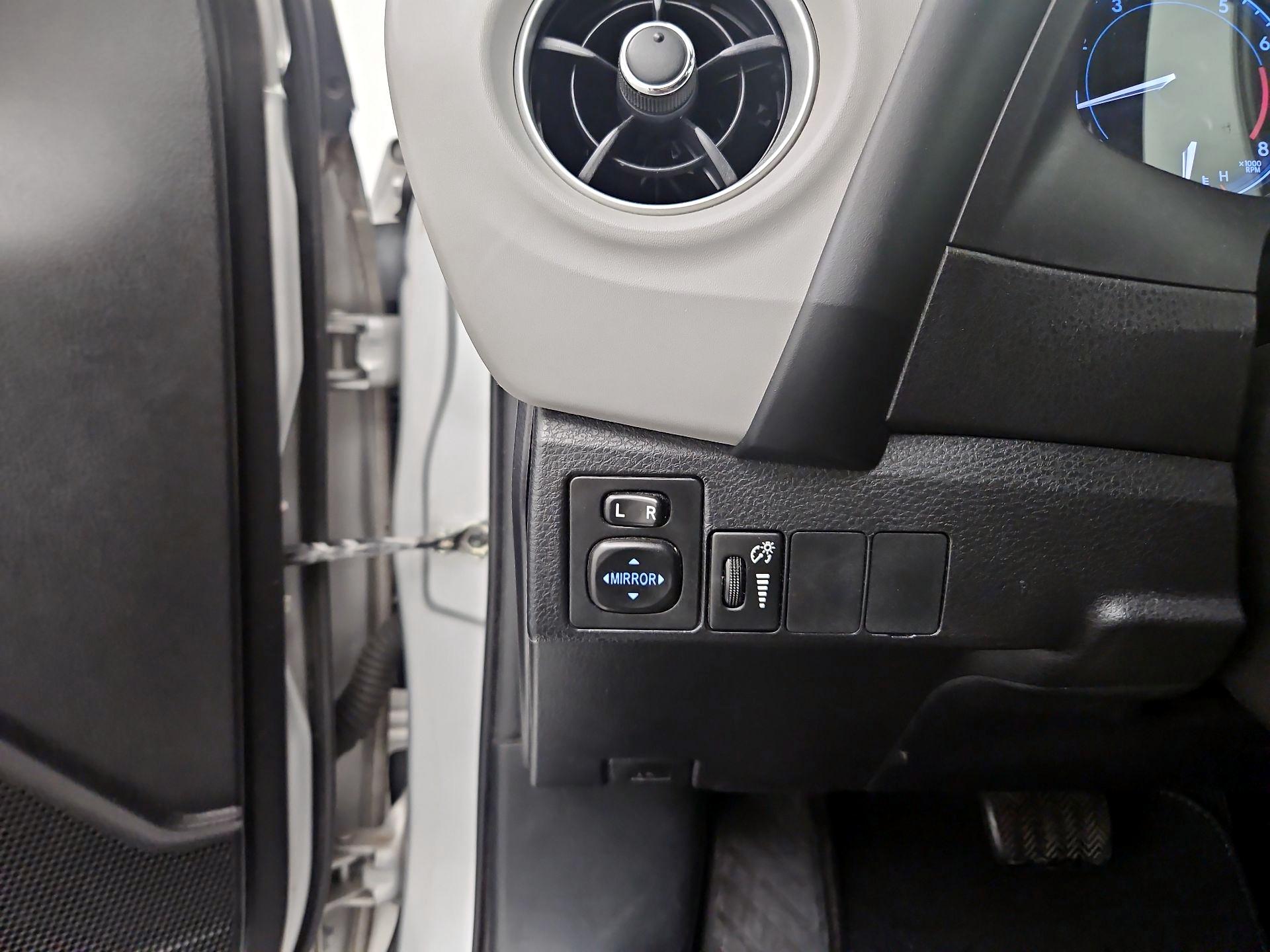 Thumbnail: 2017 Toyota Corolla - 13