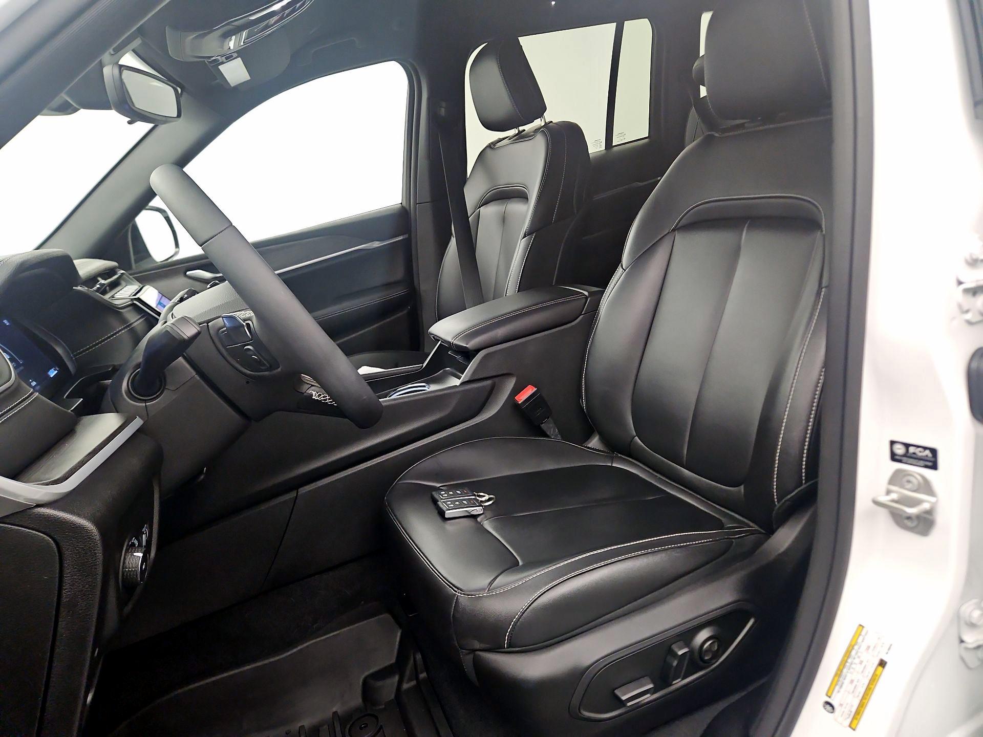 Thumbnail: 2024 Jeep Grand Cherokee - 11