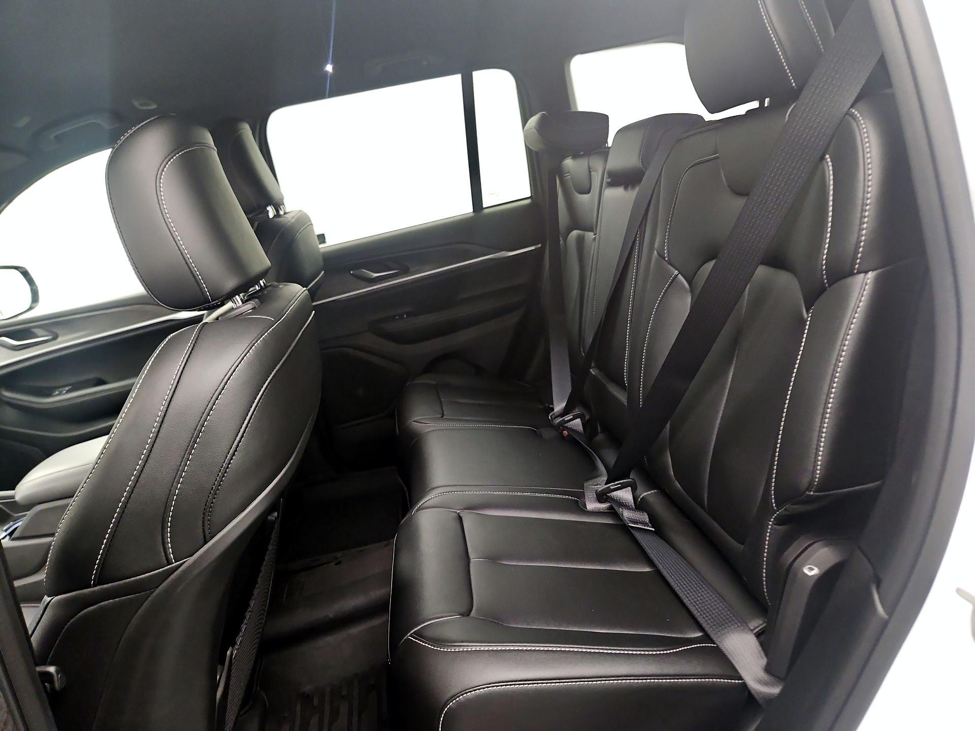 Thumbnail: 2024 Jeep Grand Cherokee - 18