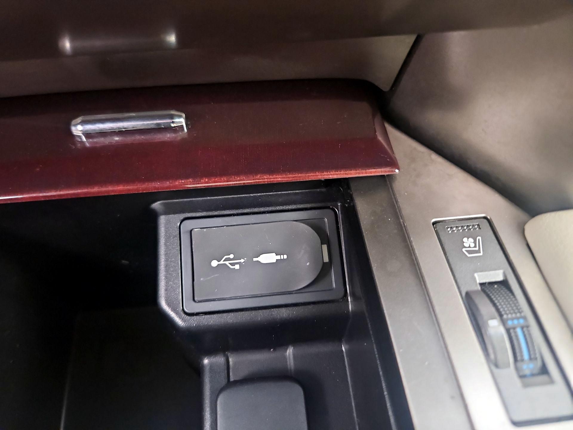 Thumbnail: 2019 Lexus GX - 18