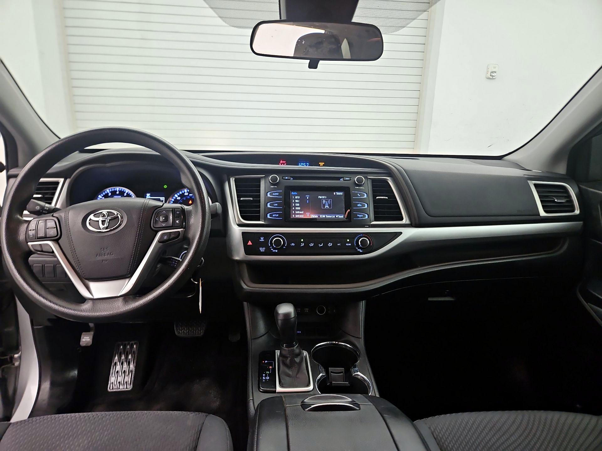 Thumbnail: 2017 Toyota Highlander - 9