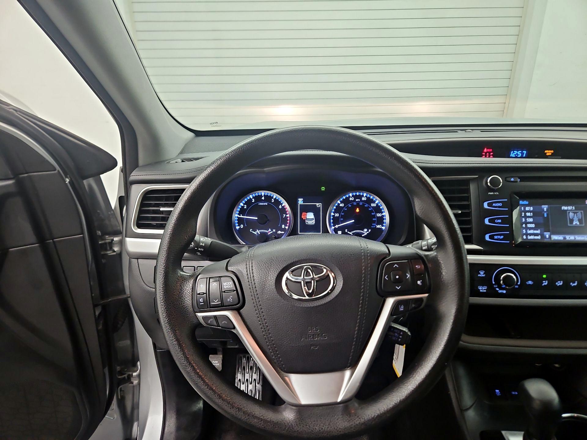 Thumbnail: 2017 Toyota Highlander - 10