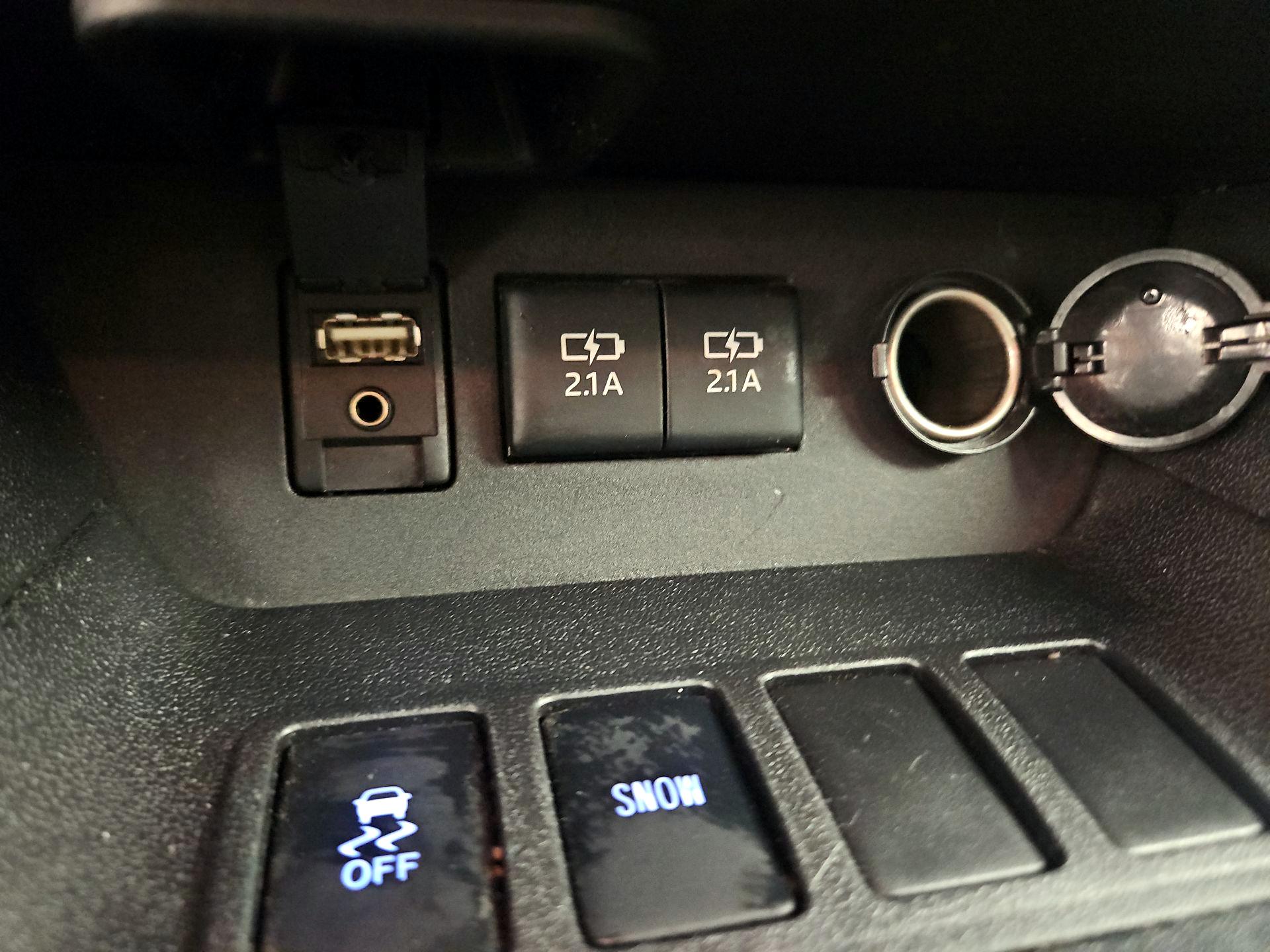 Thumbnail: 2017 Toyota Highlander - 18