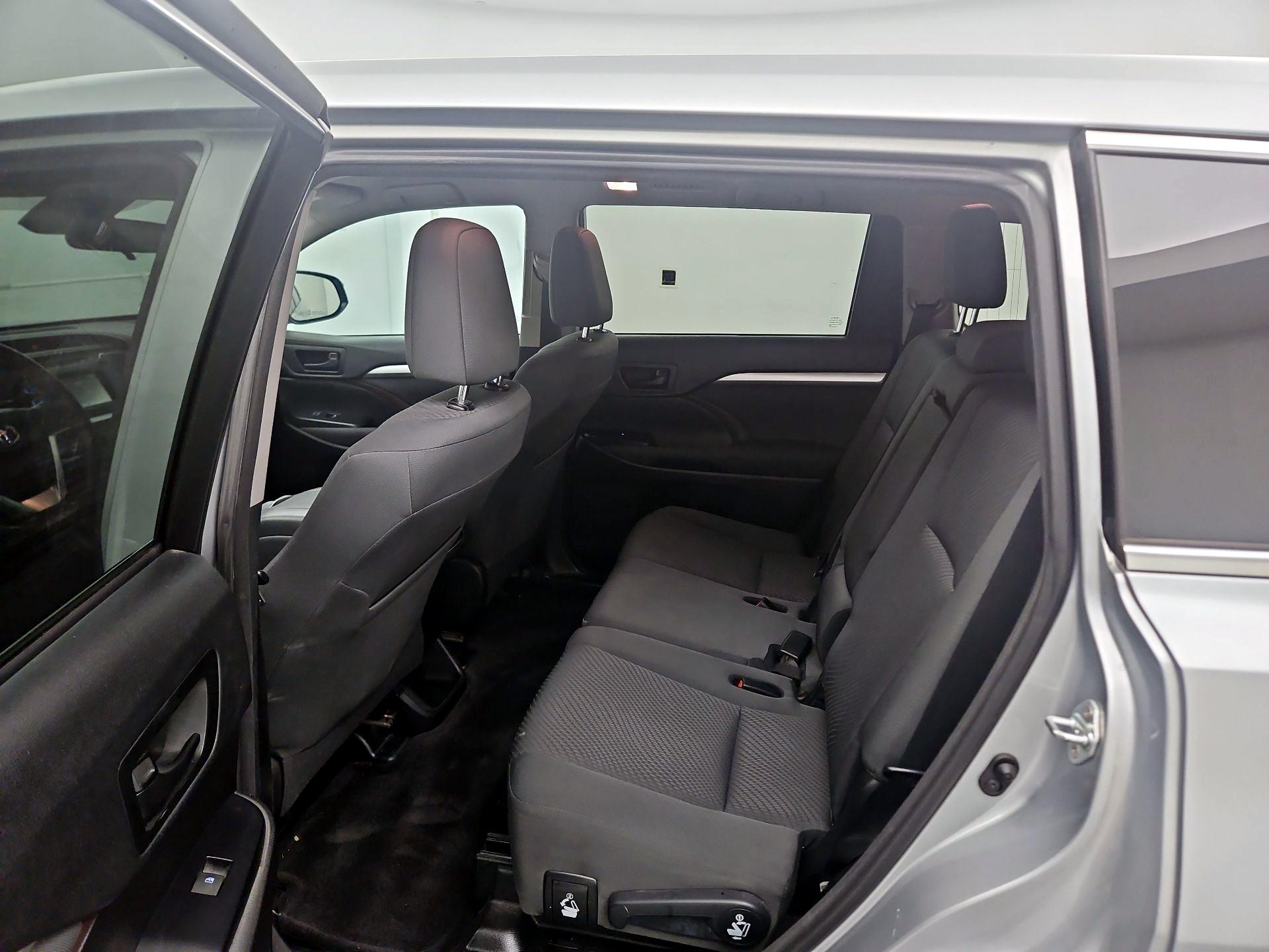 Thumbnail: 2017 Toyota Highlander - 19