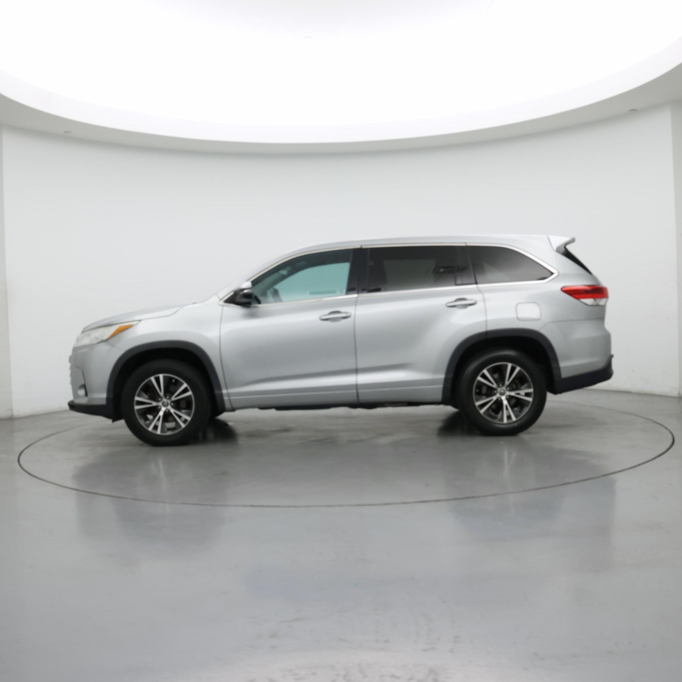 Thumbnail: 2017 Toyota Highlander - 3