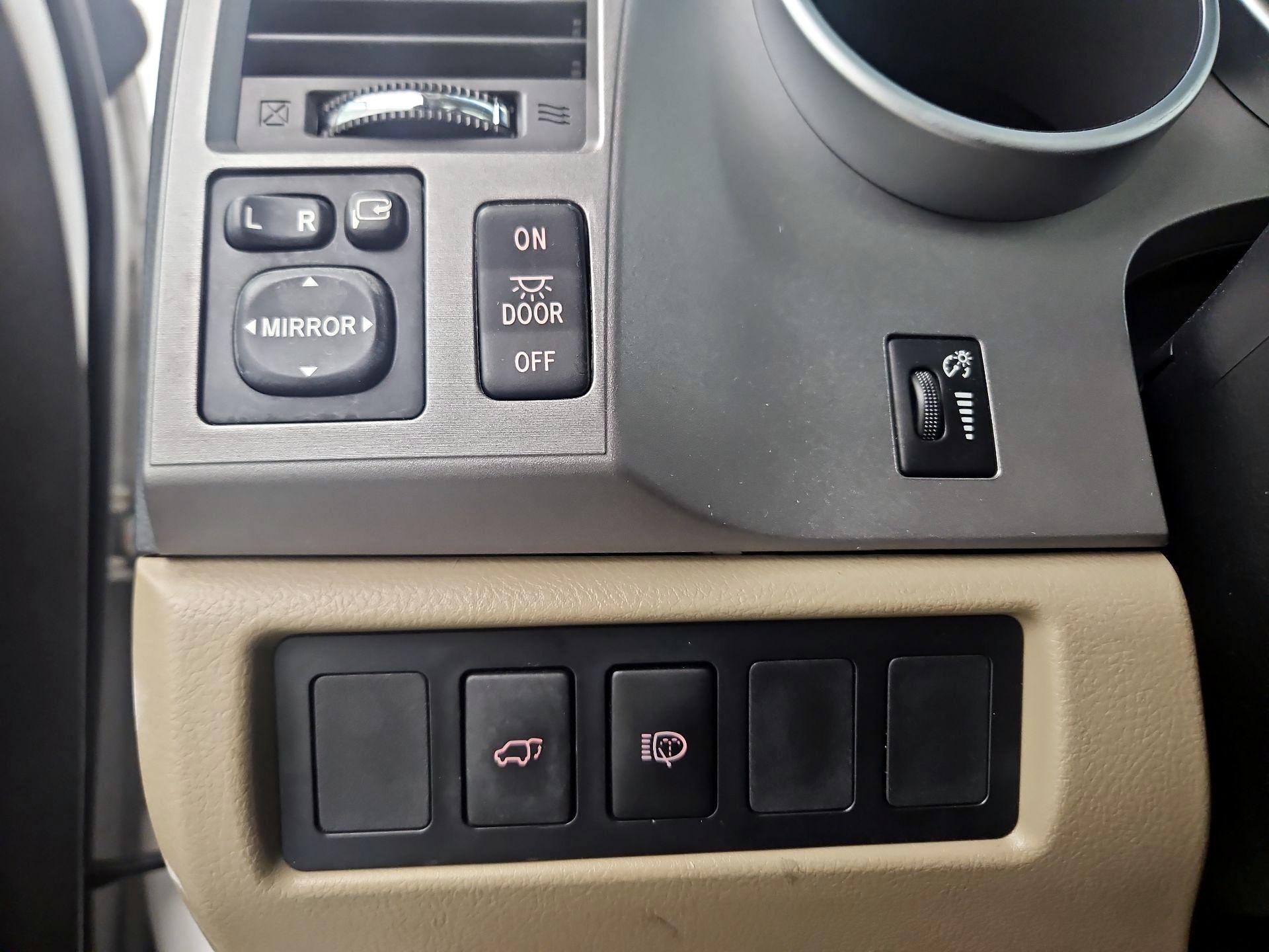 Thumbnail: 2014 Toyota Sequoia - 13