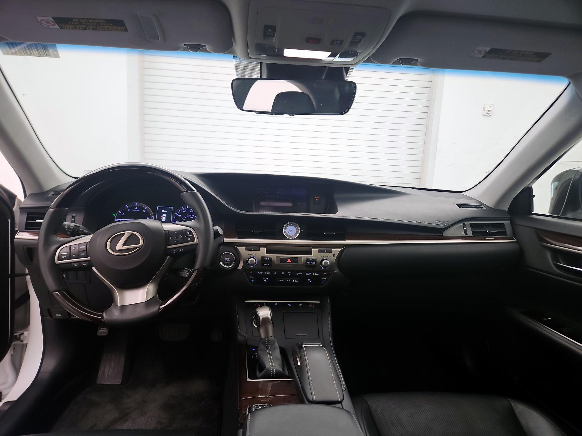 Thumbnail: 2018 Lexus ES - 9